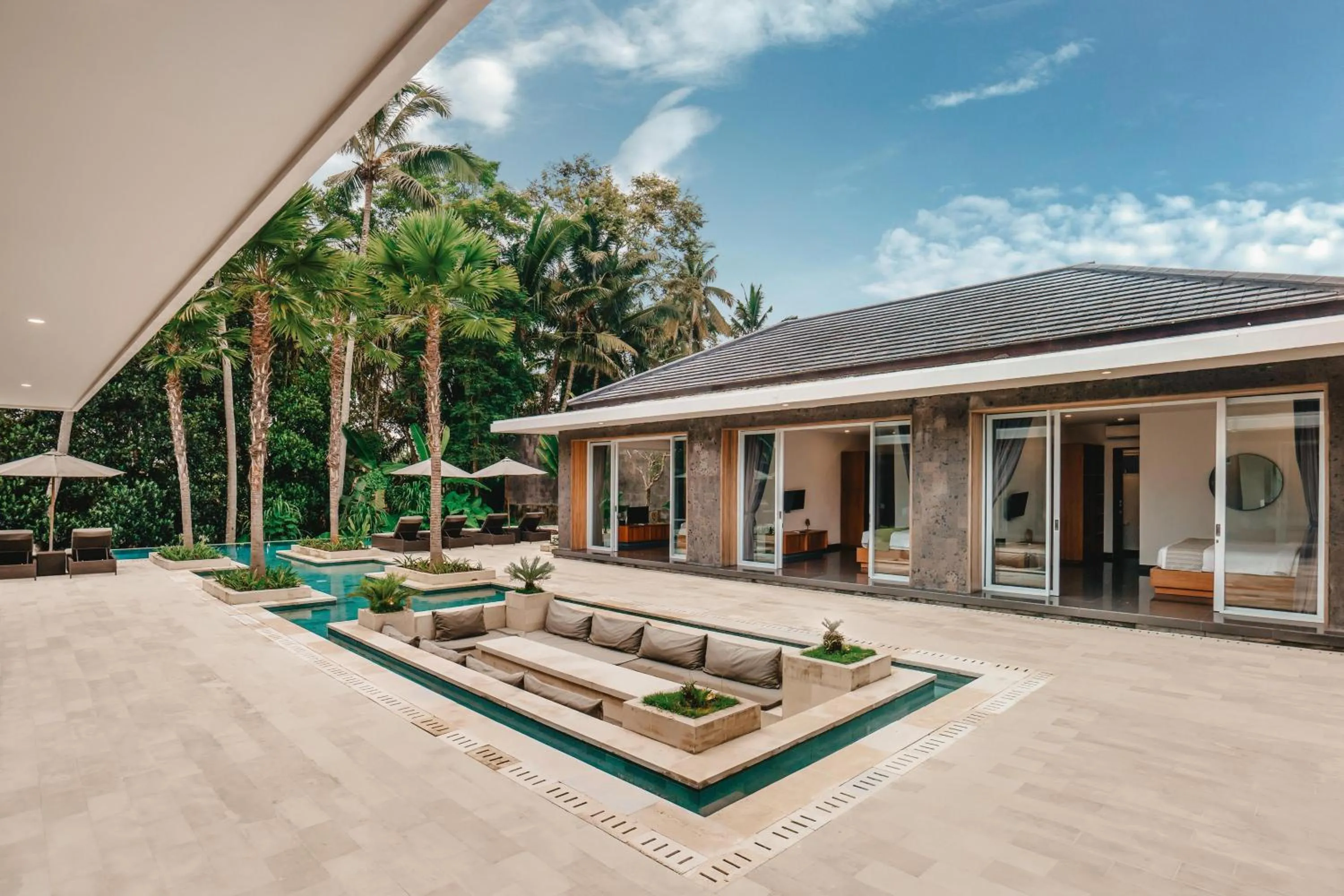 Property building in Villa Dune