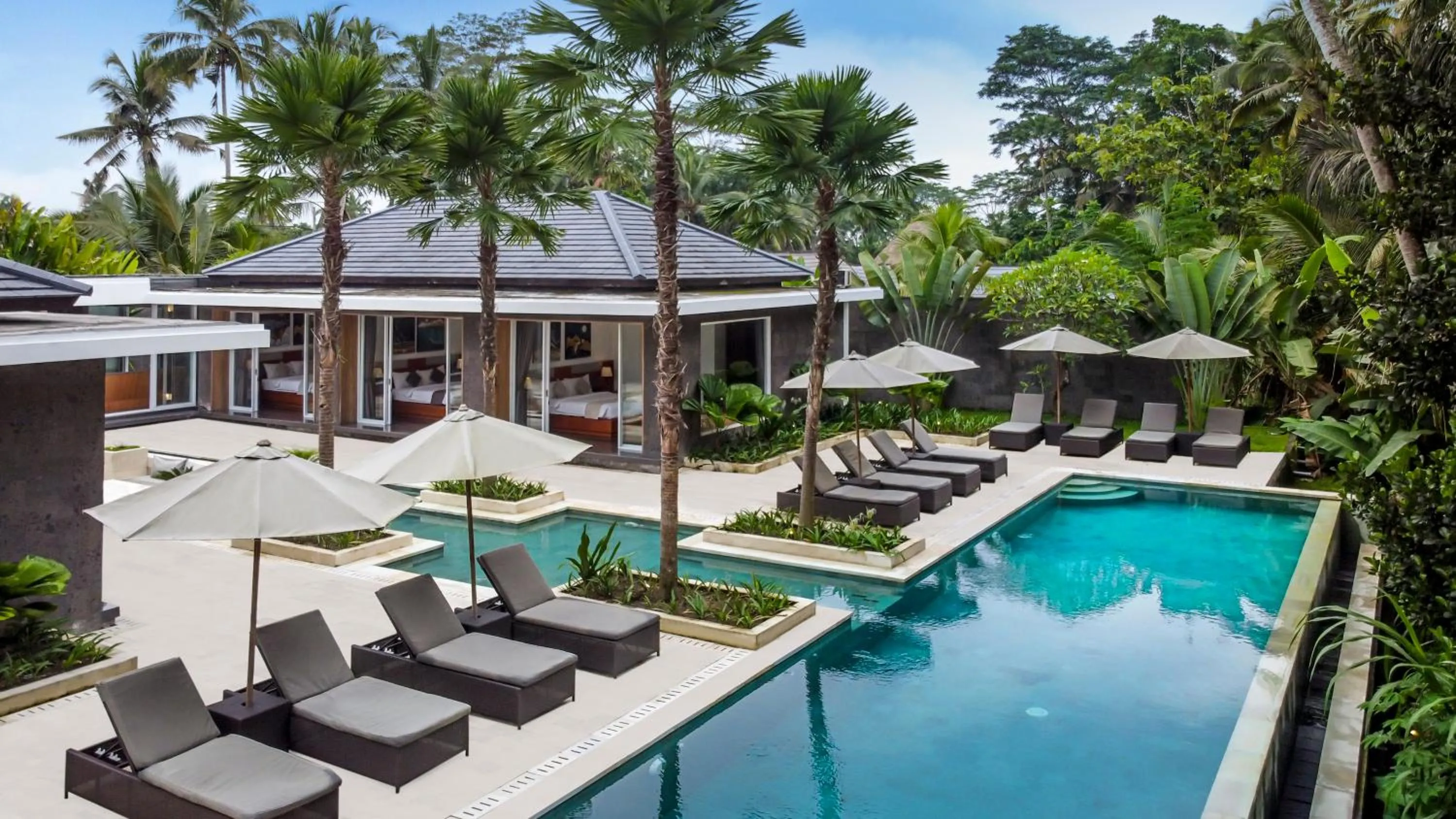 Property building in Villa Dune