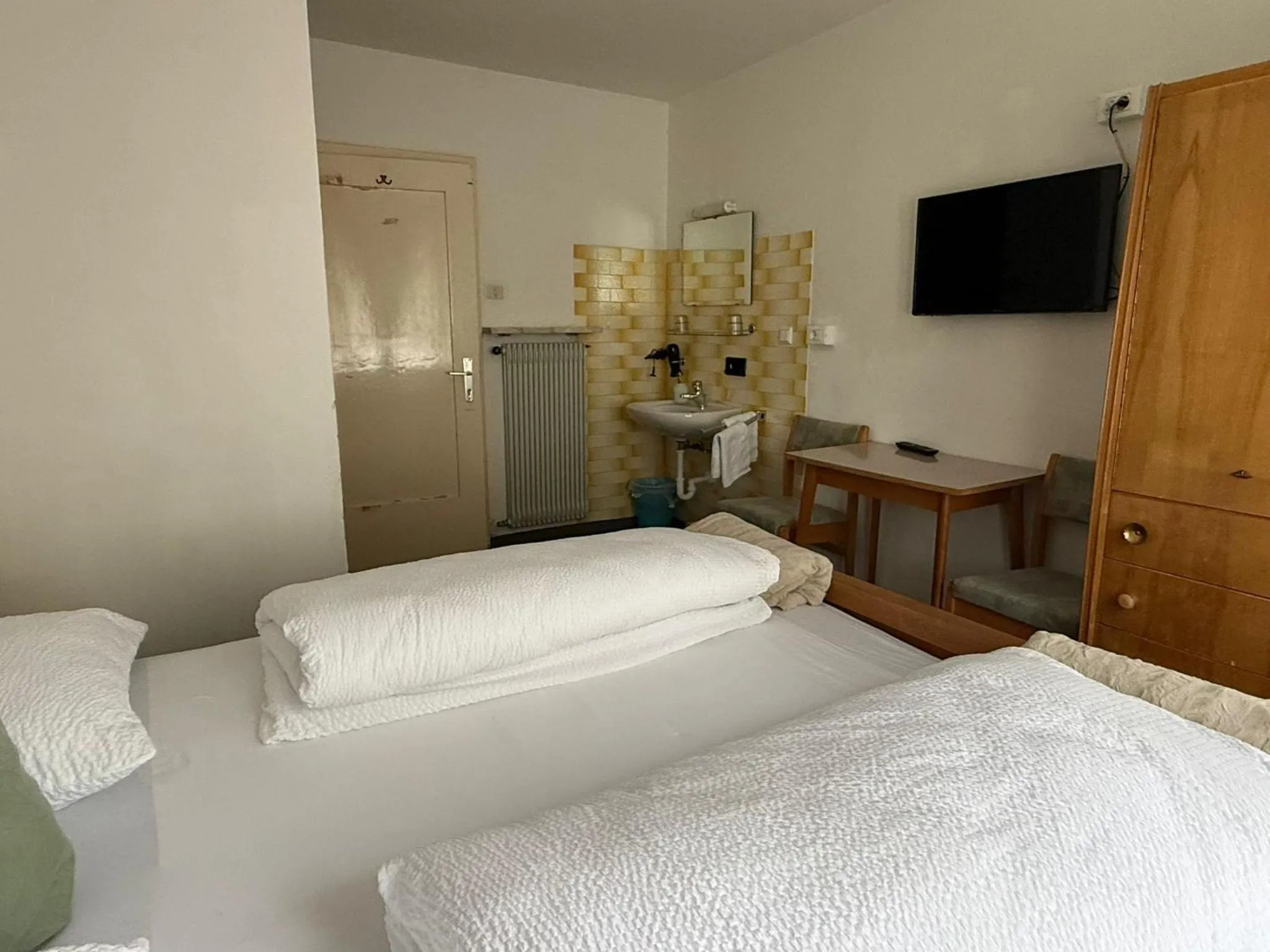 Bed in Hotel Mondschein