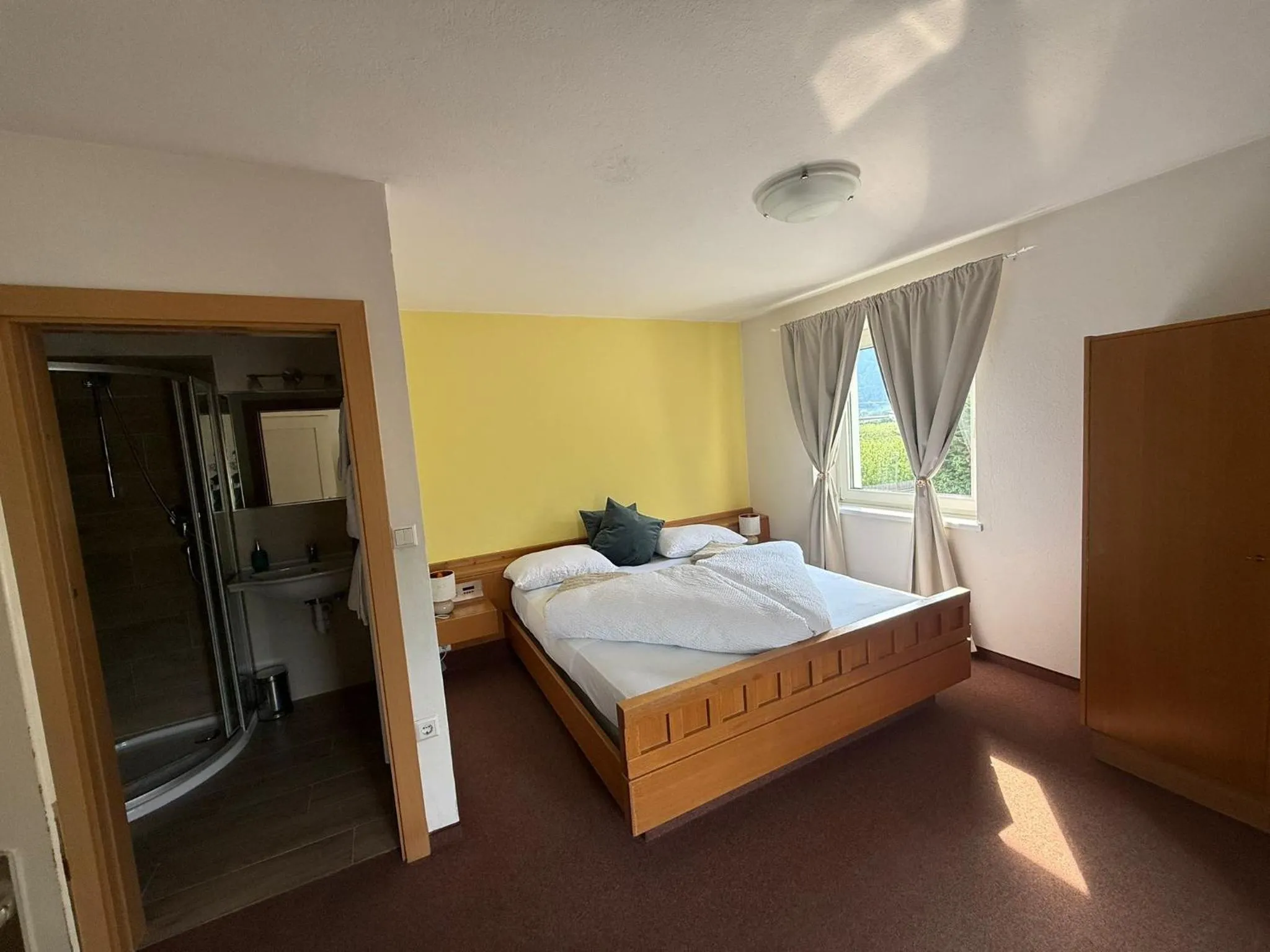 Bed in Hotel Mondschein