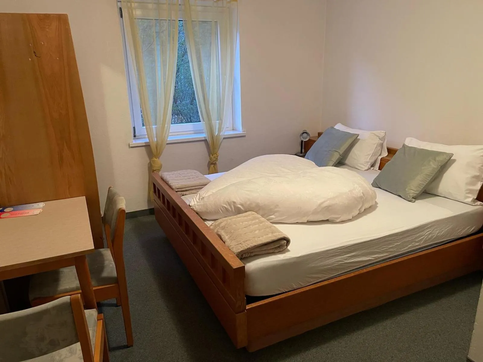 Bed in Hotel Mondschein