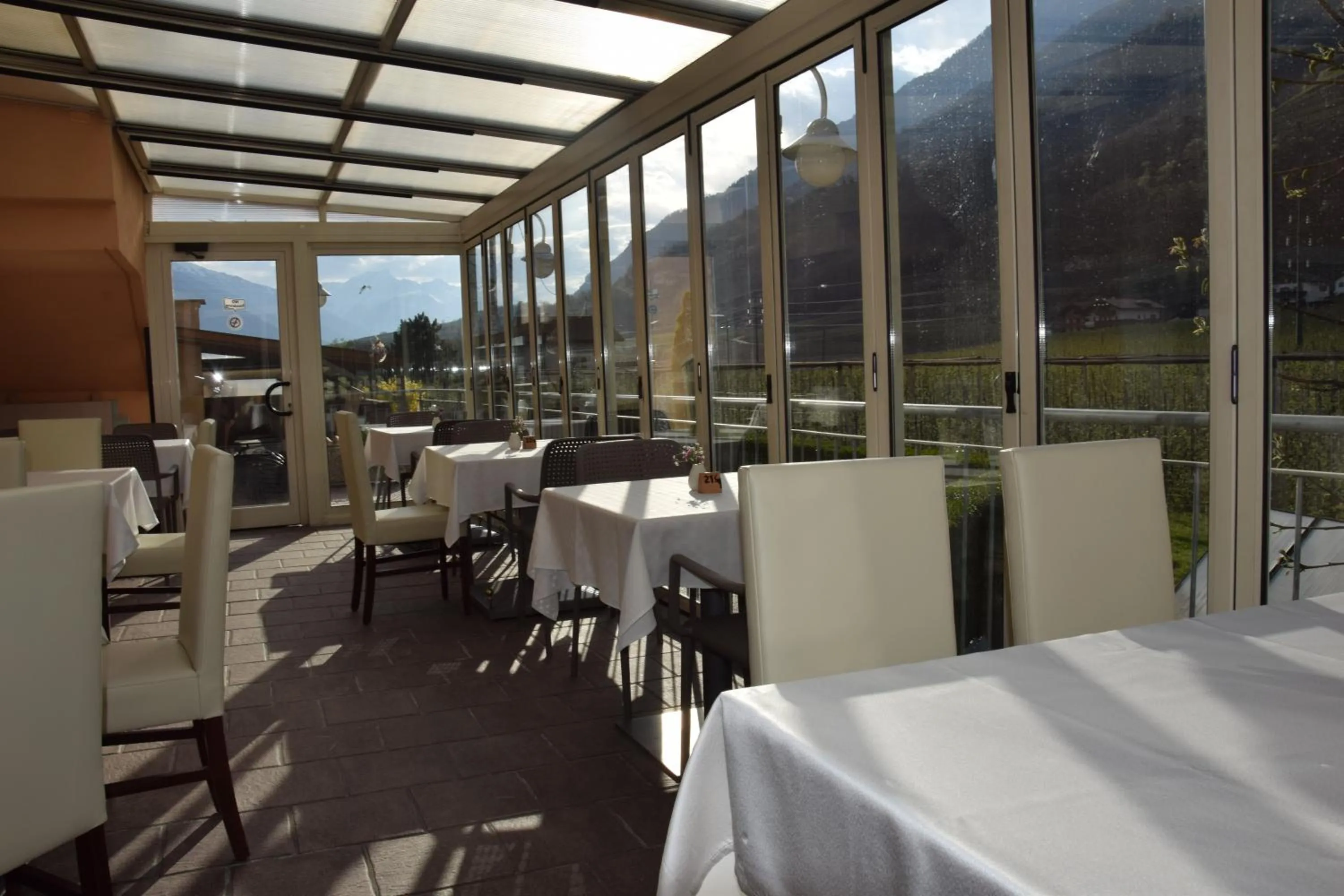 Restaurant/places to eat in Hotel Mondschein