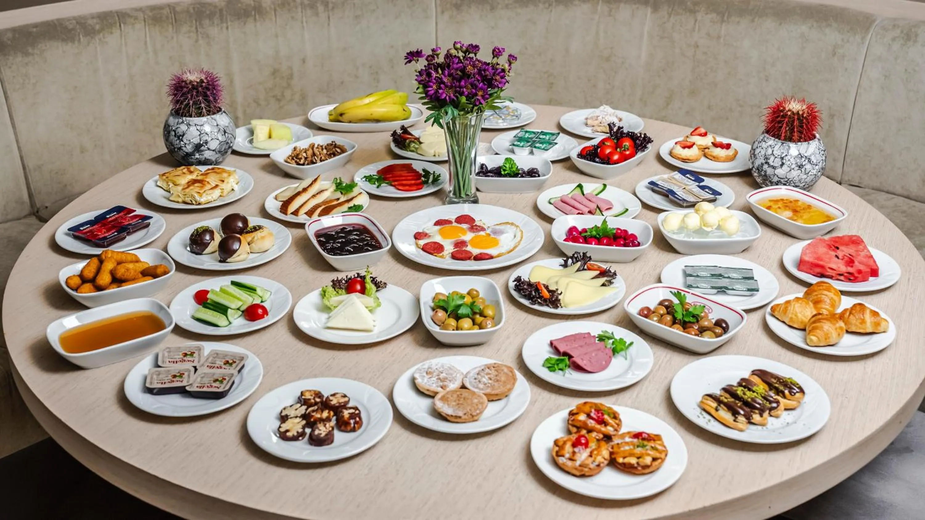 Food and drinks in Kent Hotel