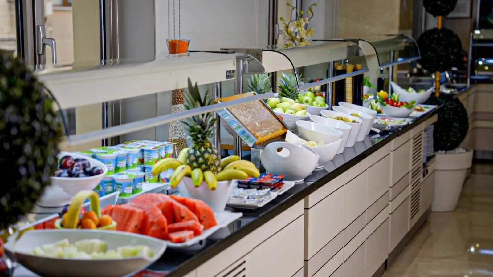 Food and drinks in Kent Hotel Food and drinks in Kent Hotel