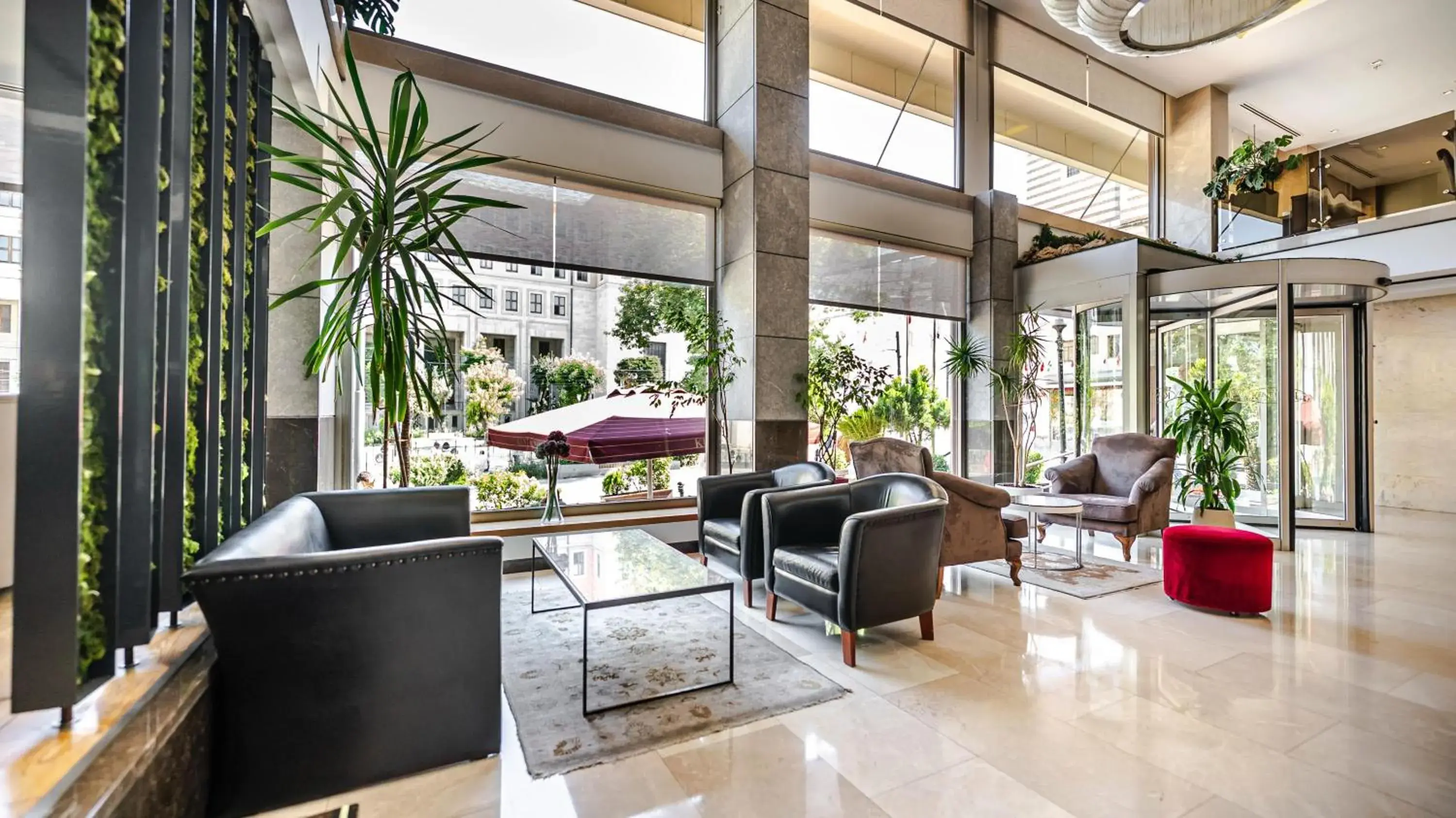 Lobby or reception in Kent Hotel Beyazıt Lobby or reception in Kent Hotel Beyazıt