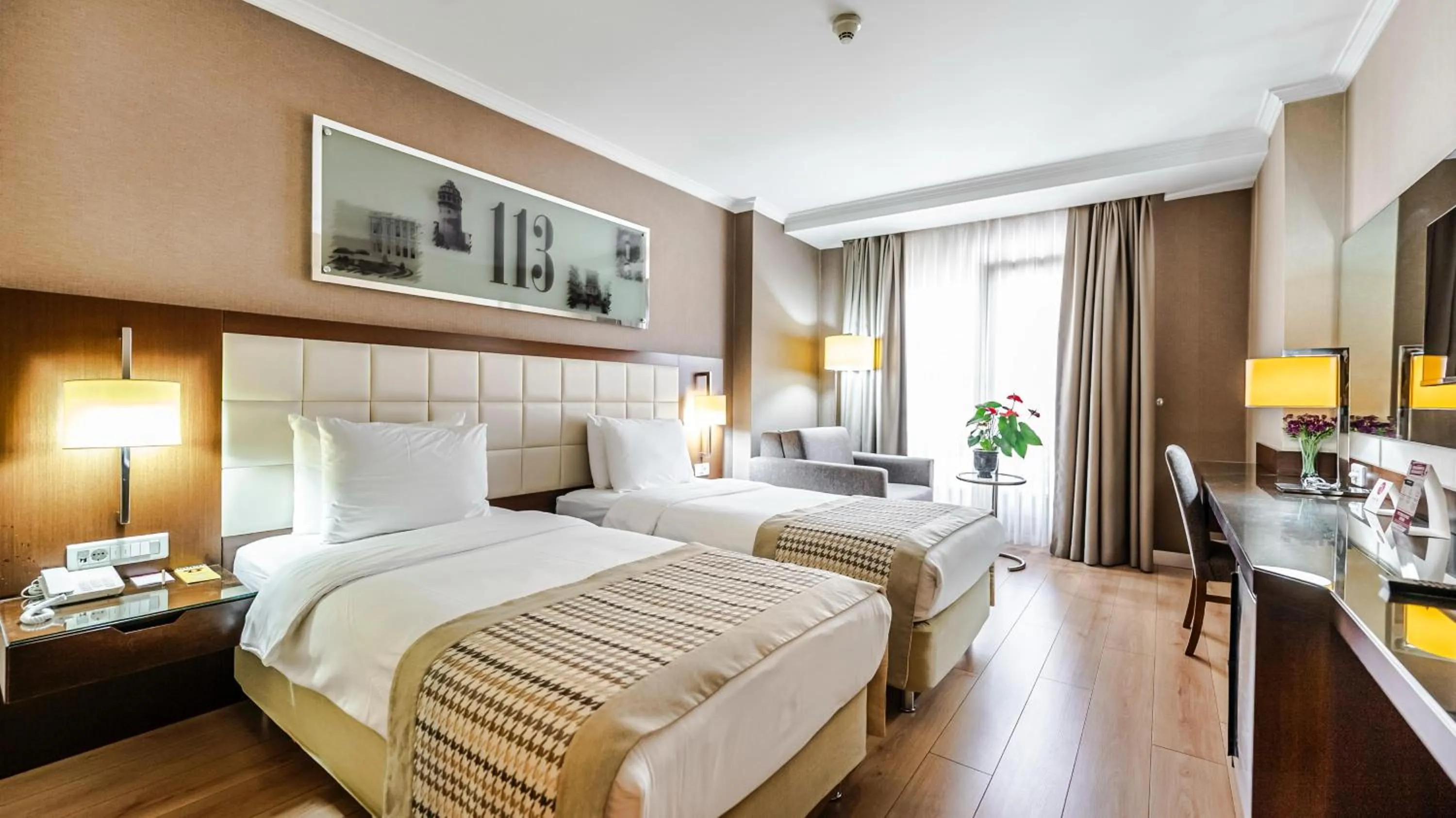 Photo of the whole room, Bed in Kent Hotel Beyazıt