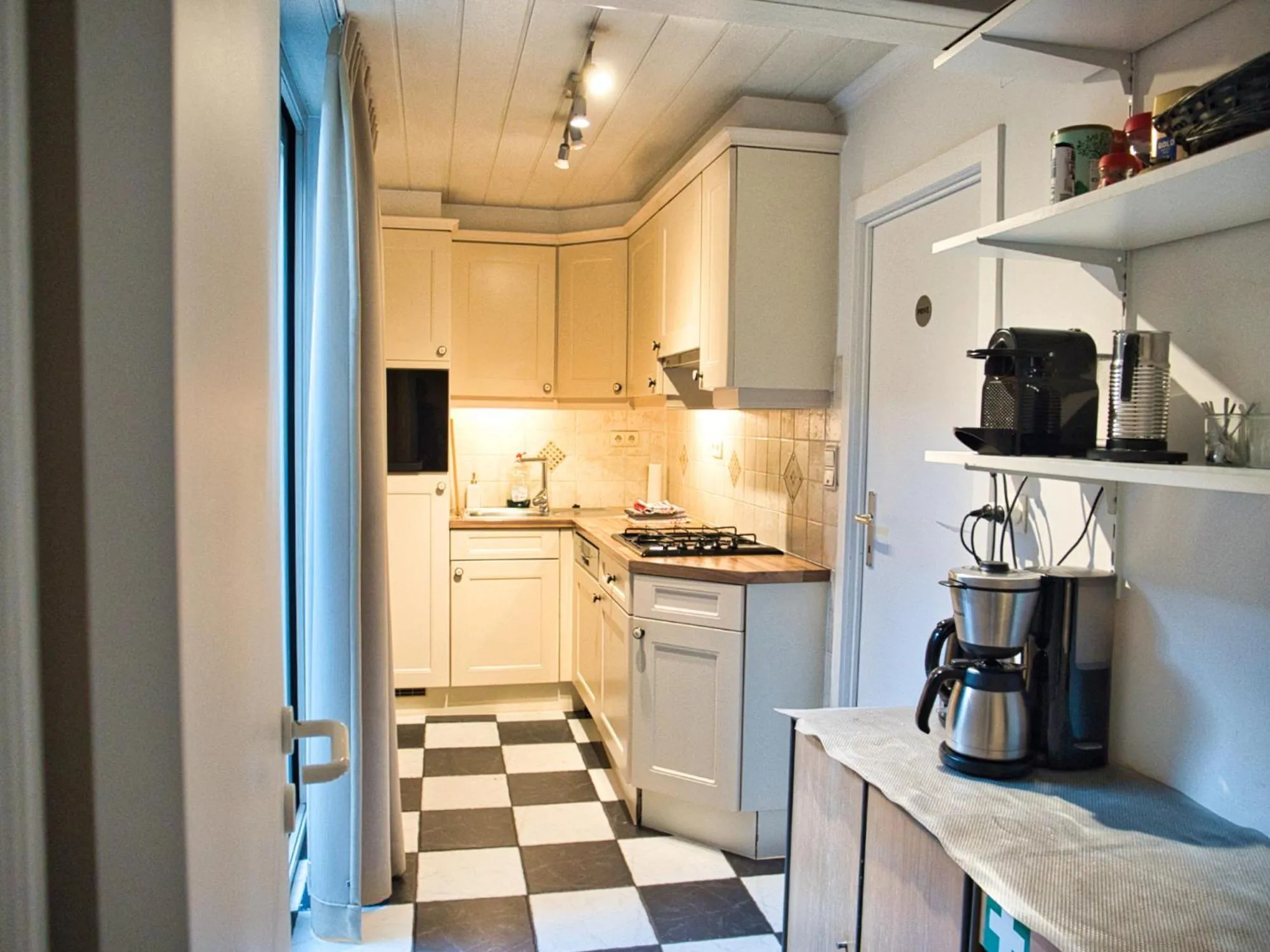 Coffee/tea facilities in Tripel B