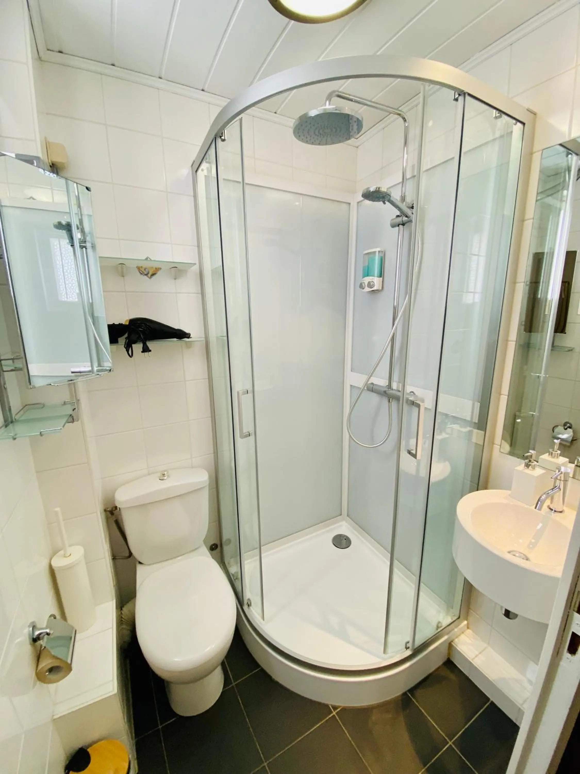 Bathroom in Tripel B