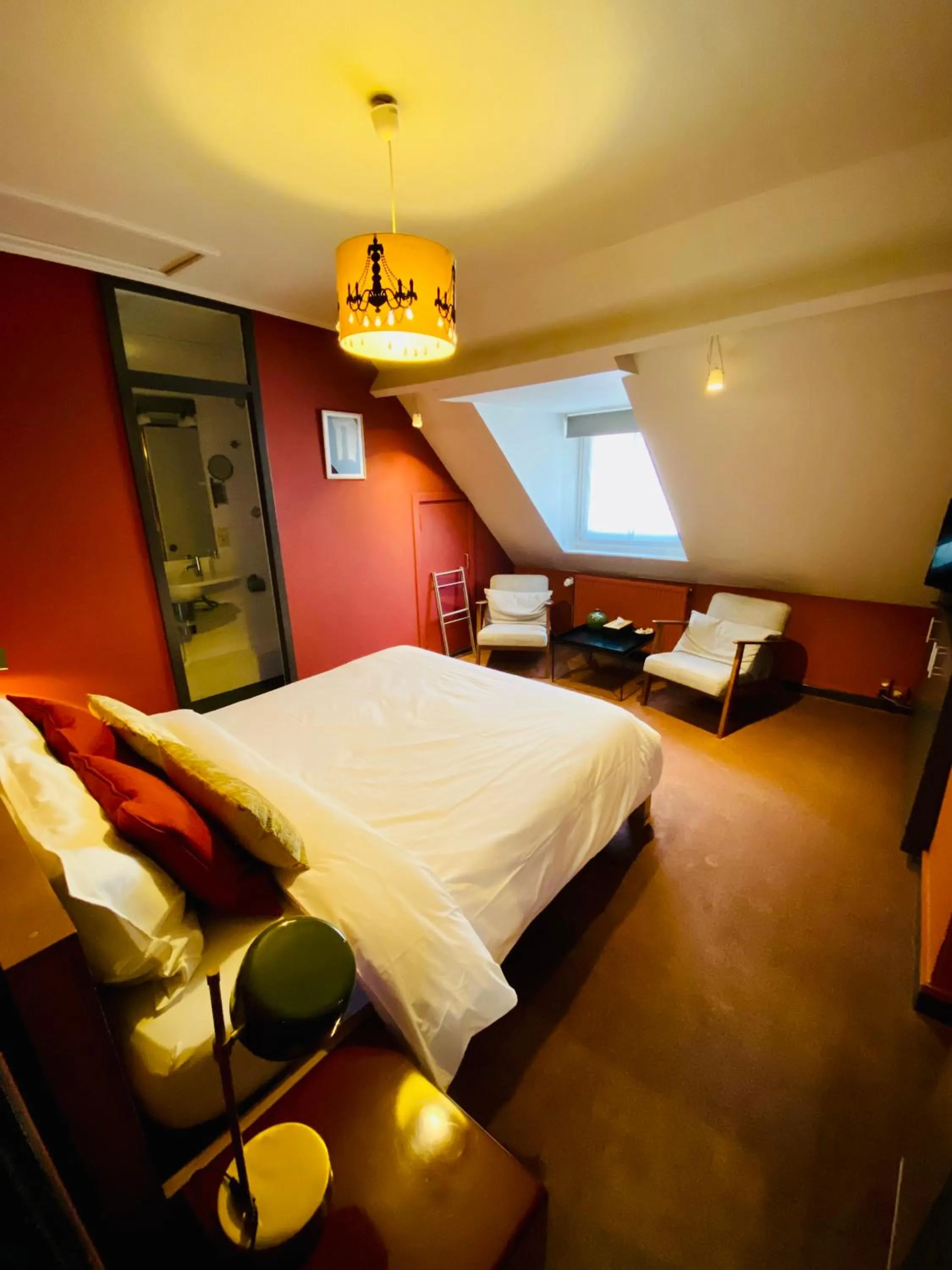 Bedroom, Bed in Tripel B