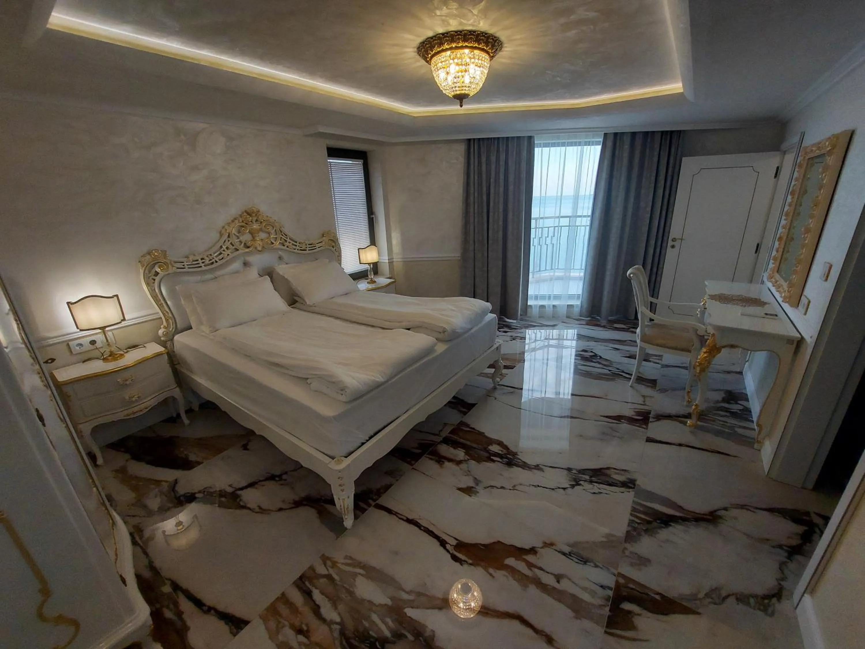 Photo of the whole room, Bed in Art Complex Anel