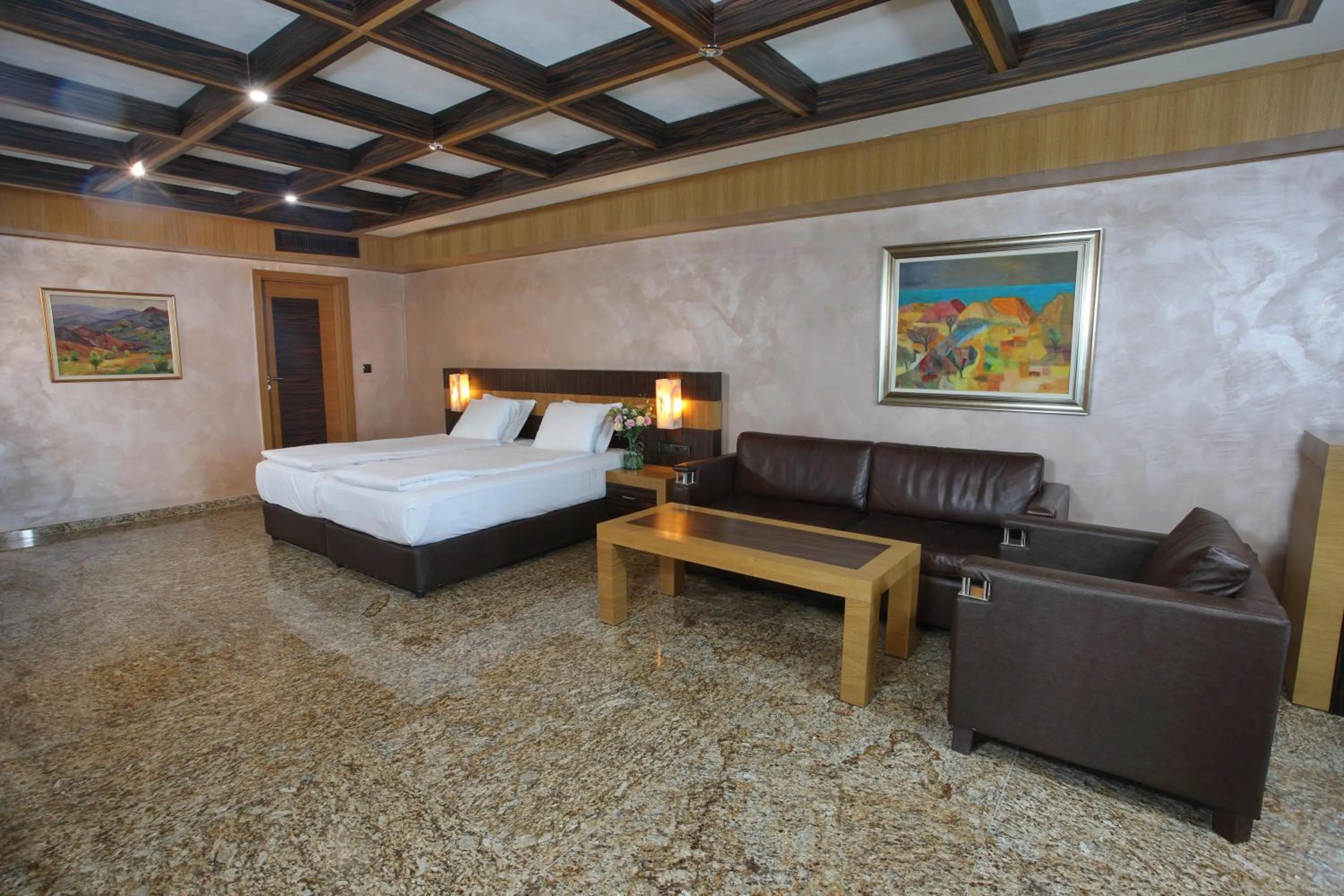 Photo of the whole room, Bed in Art Complex Anel