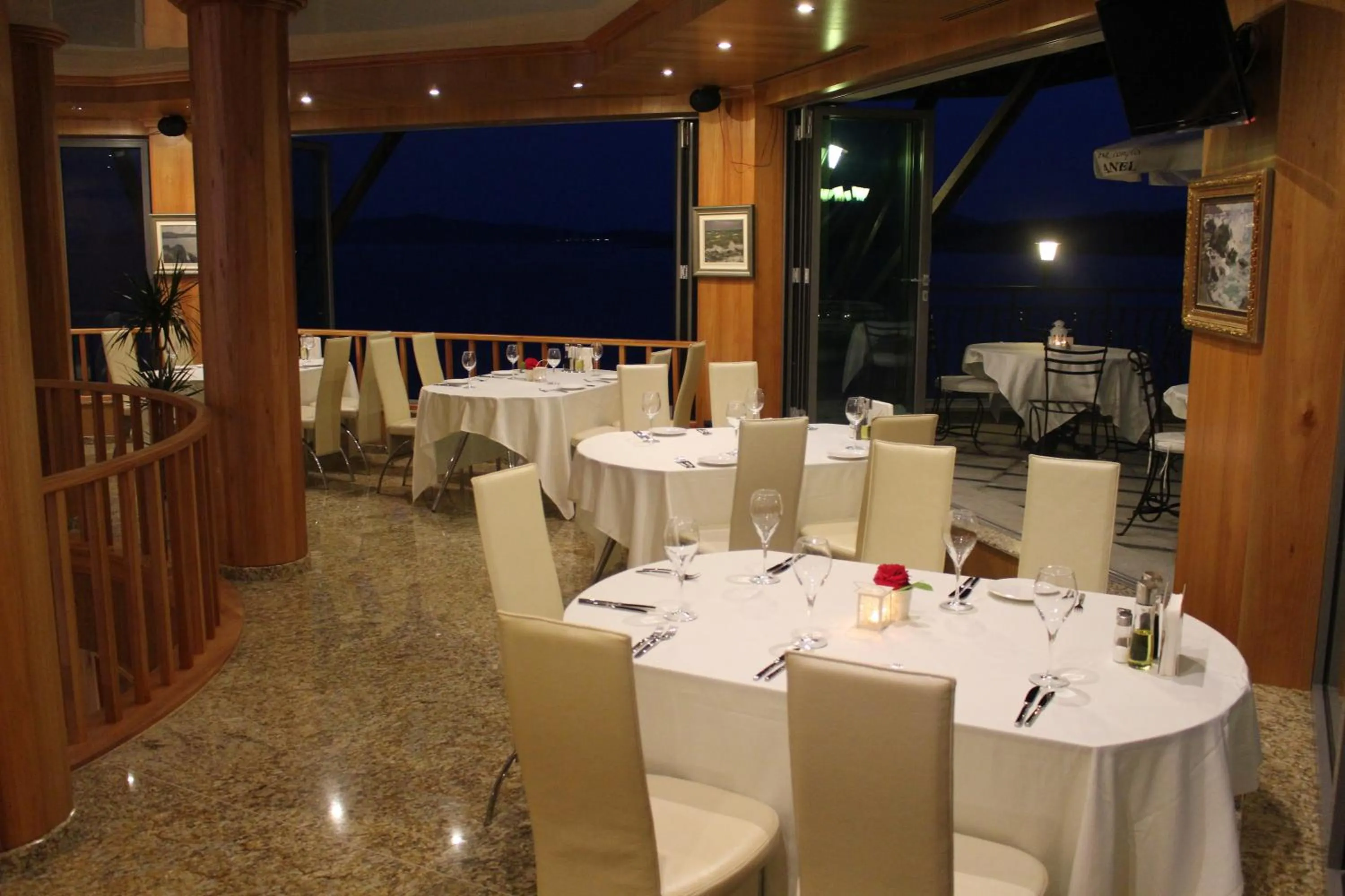 Restaurant/places to eat in Art Complex Anel