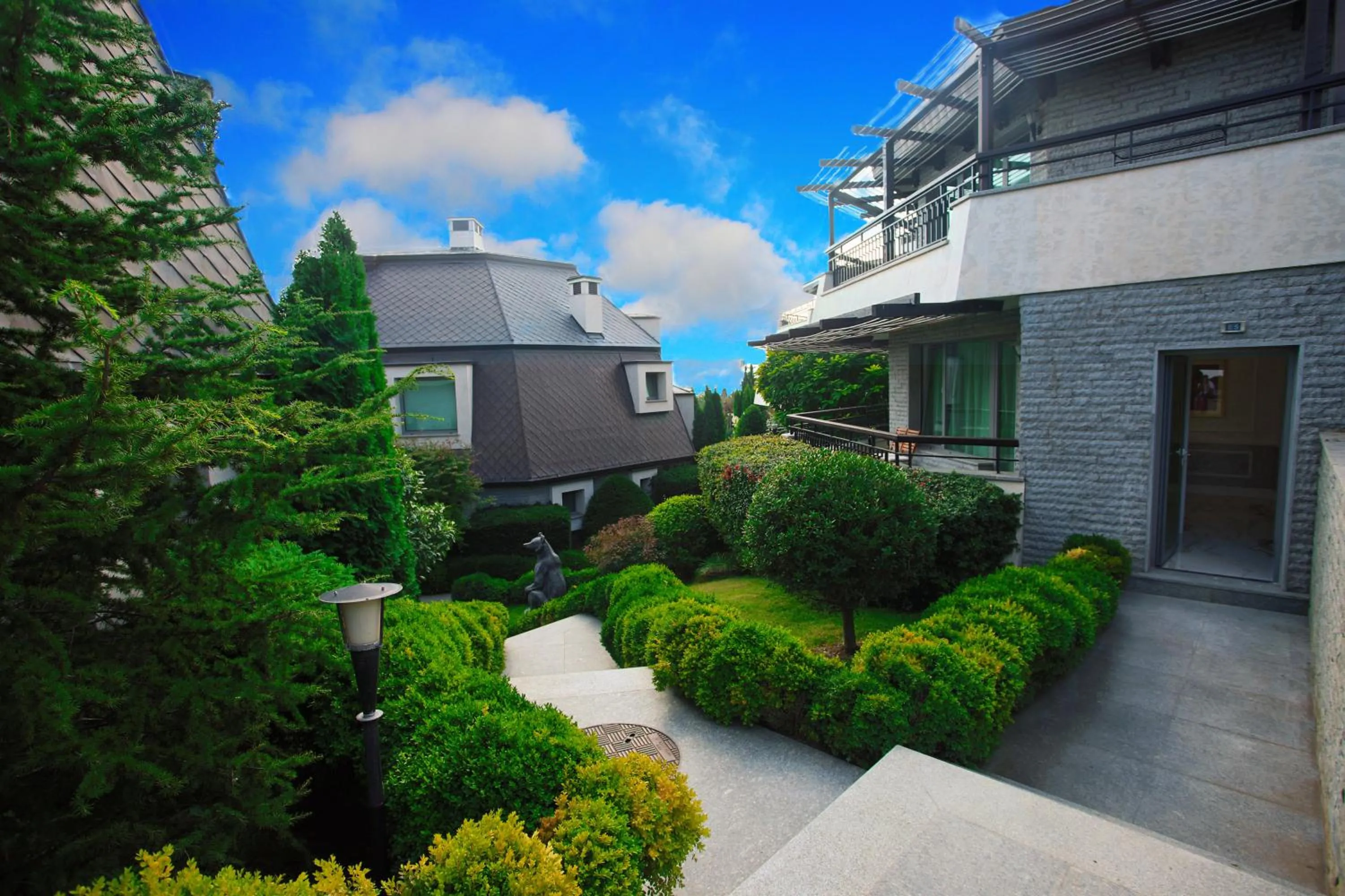 Property building in Art Complex Anel