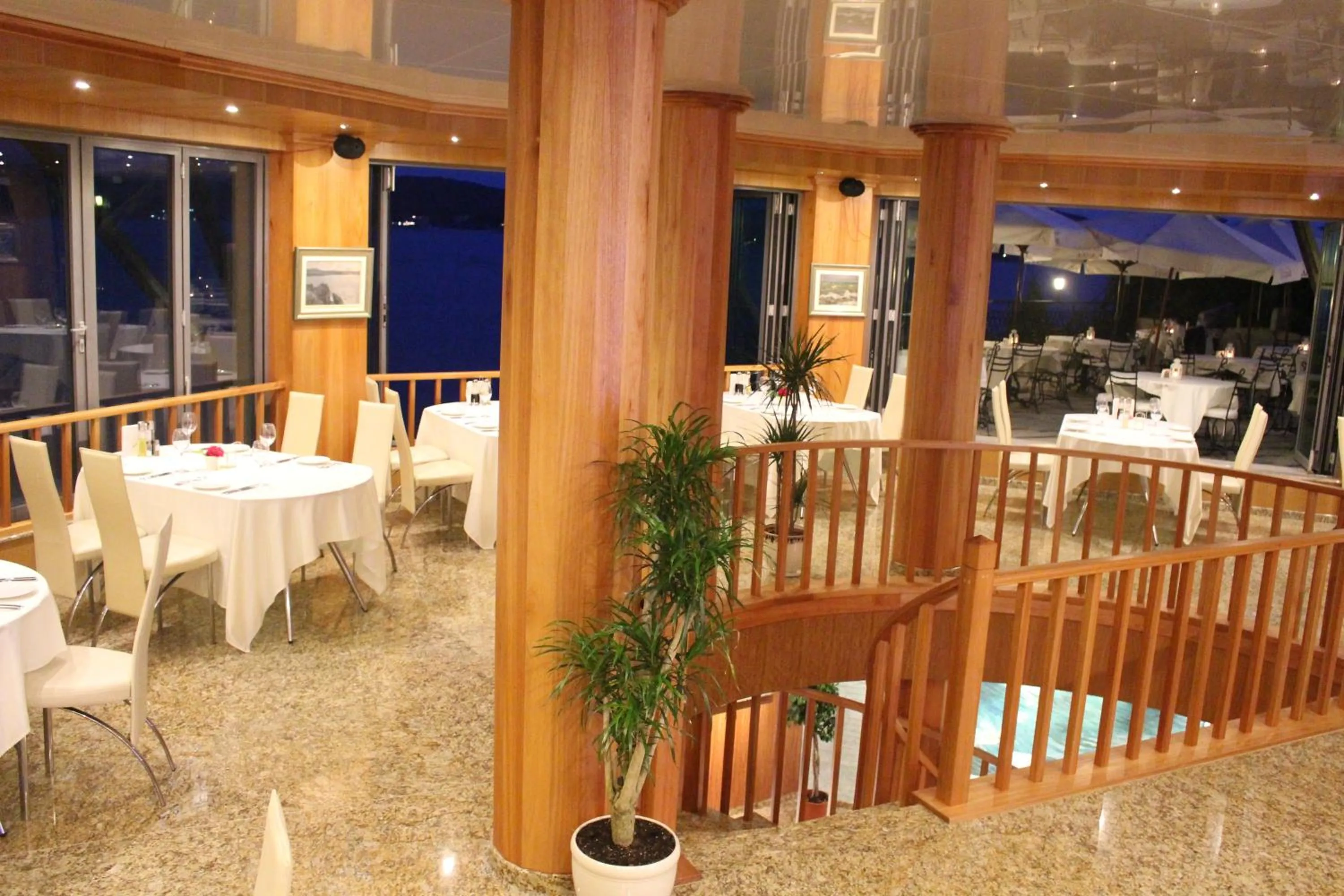 Restaurant/places to eat in Art Complex Anel