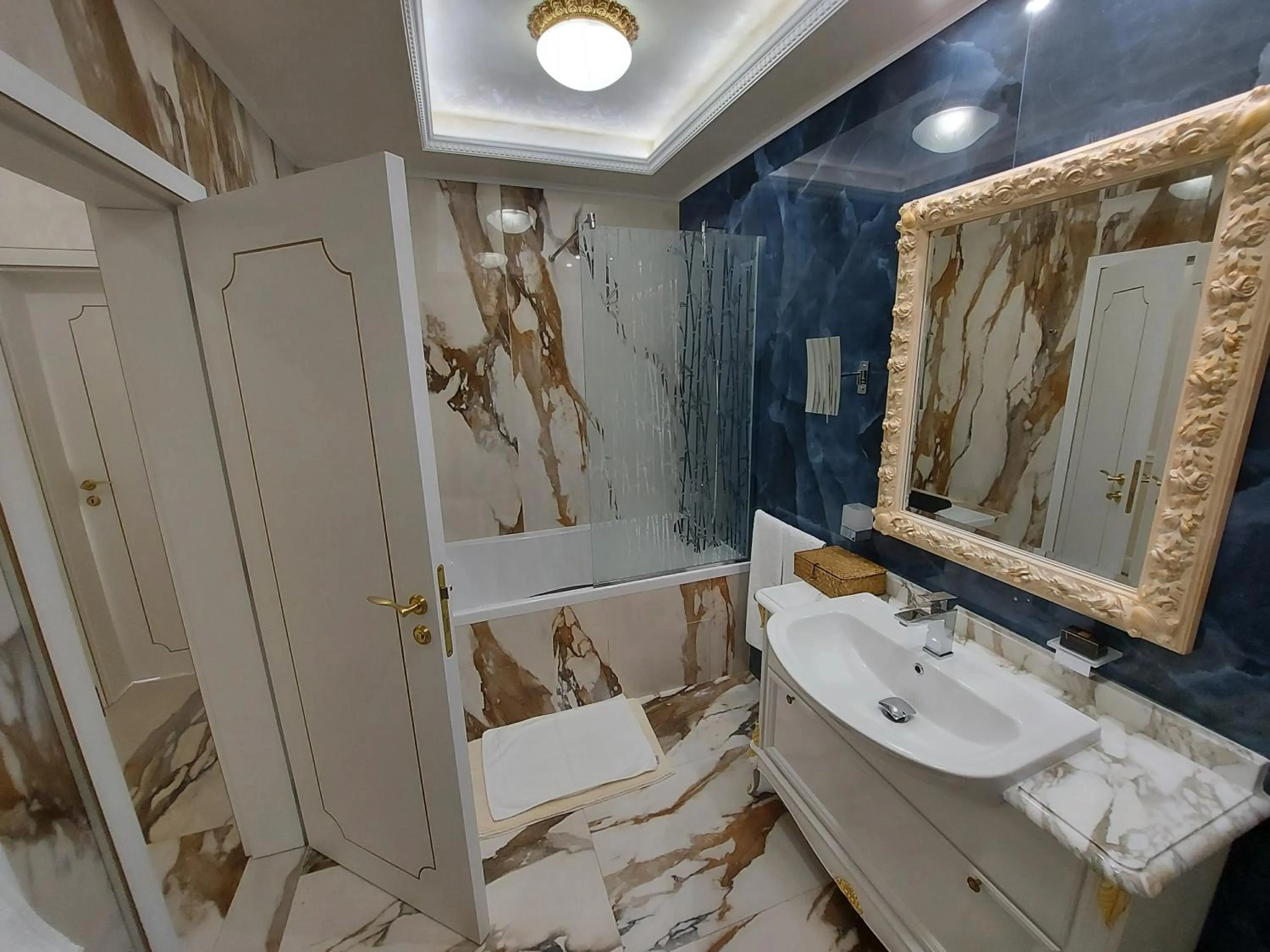 Bathroom in Art Complex Anel