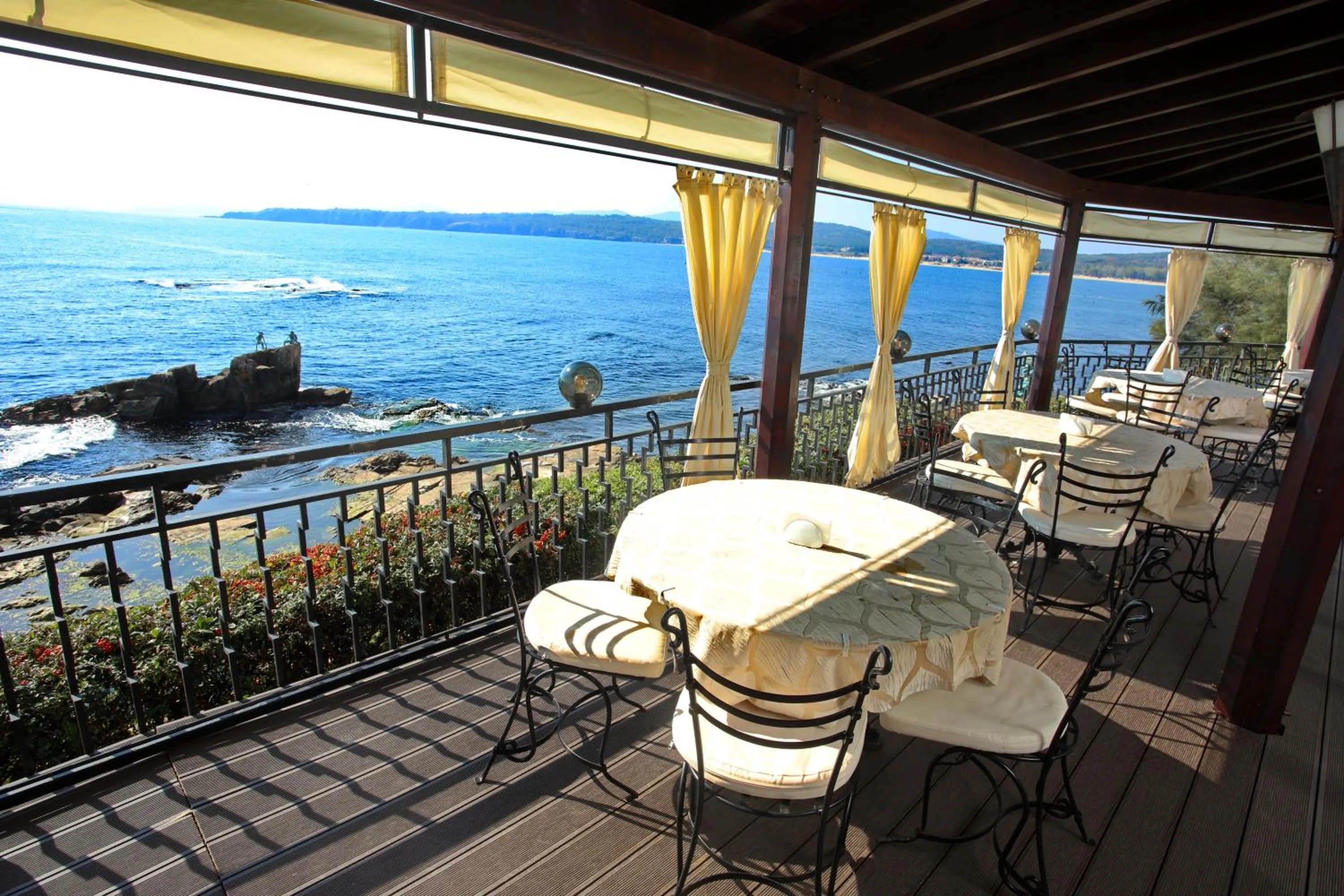 Restaurant/places to eat in Art Complex Anel