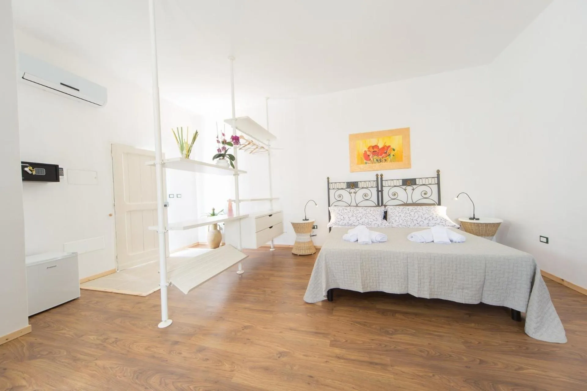 Photo of the whole room, Bed in Giardino Nascosto