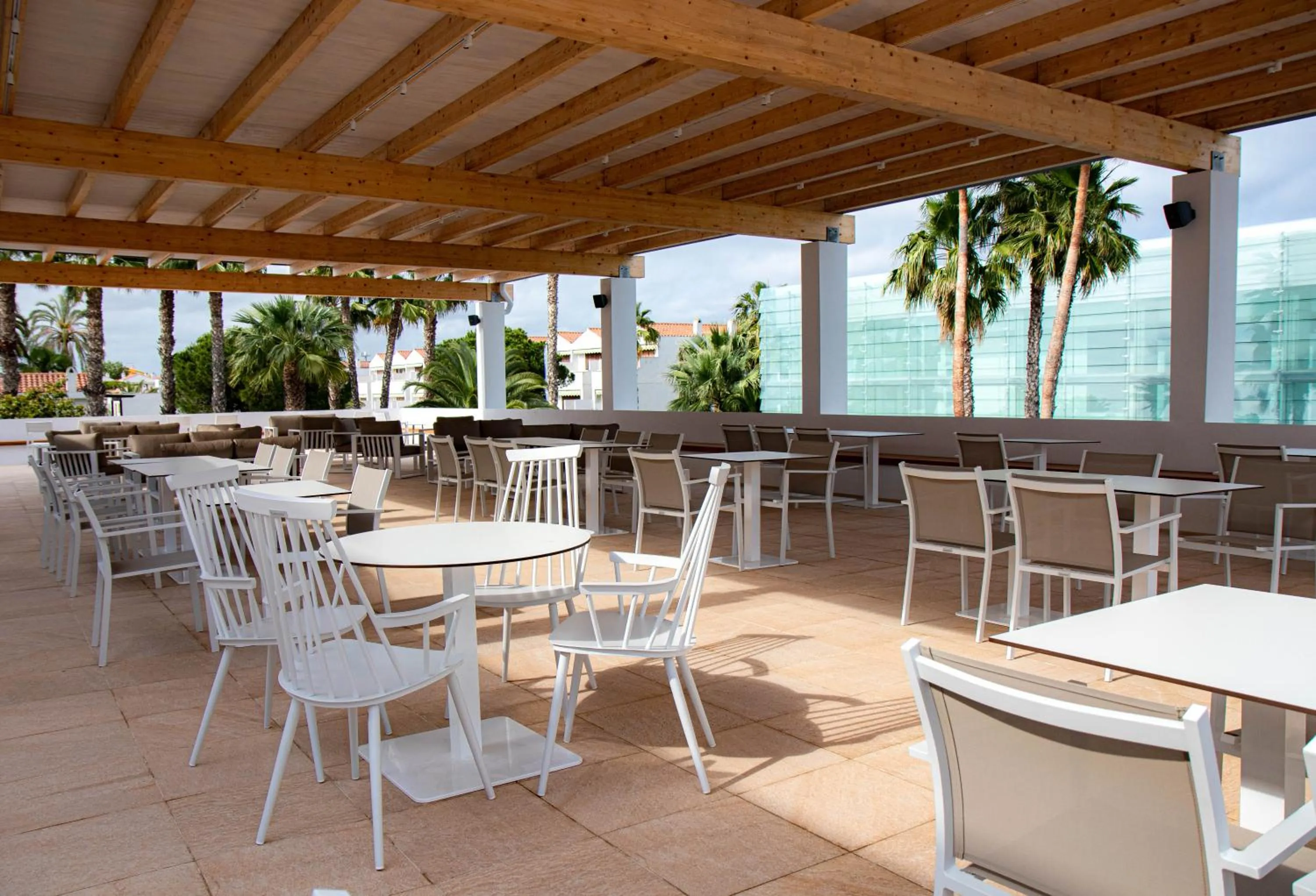 Restaurant/places to eat in Estival Park Silmar