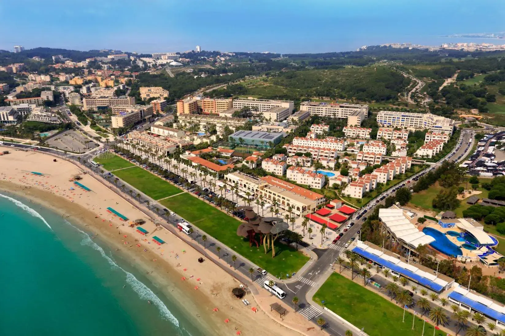 Property building in Estival Park Silmar Property building in Estival Park Silmar