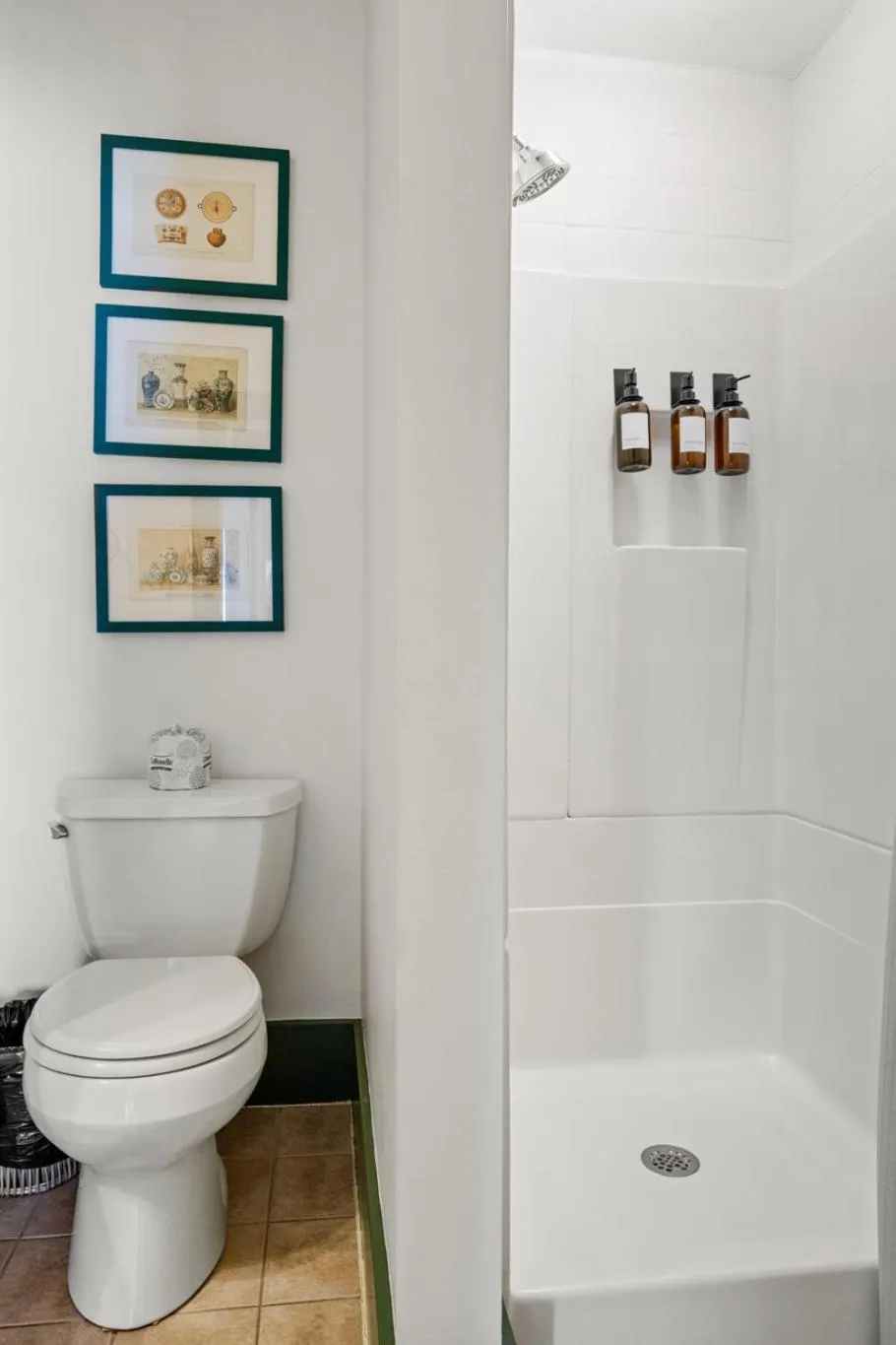 Shower in Hartstone Inn