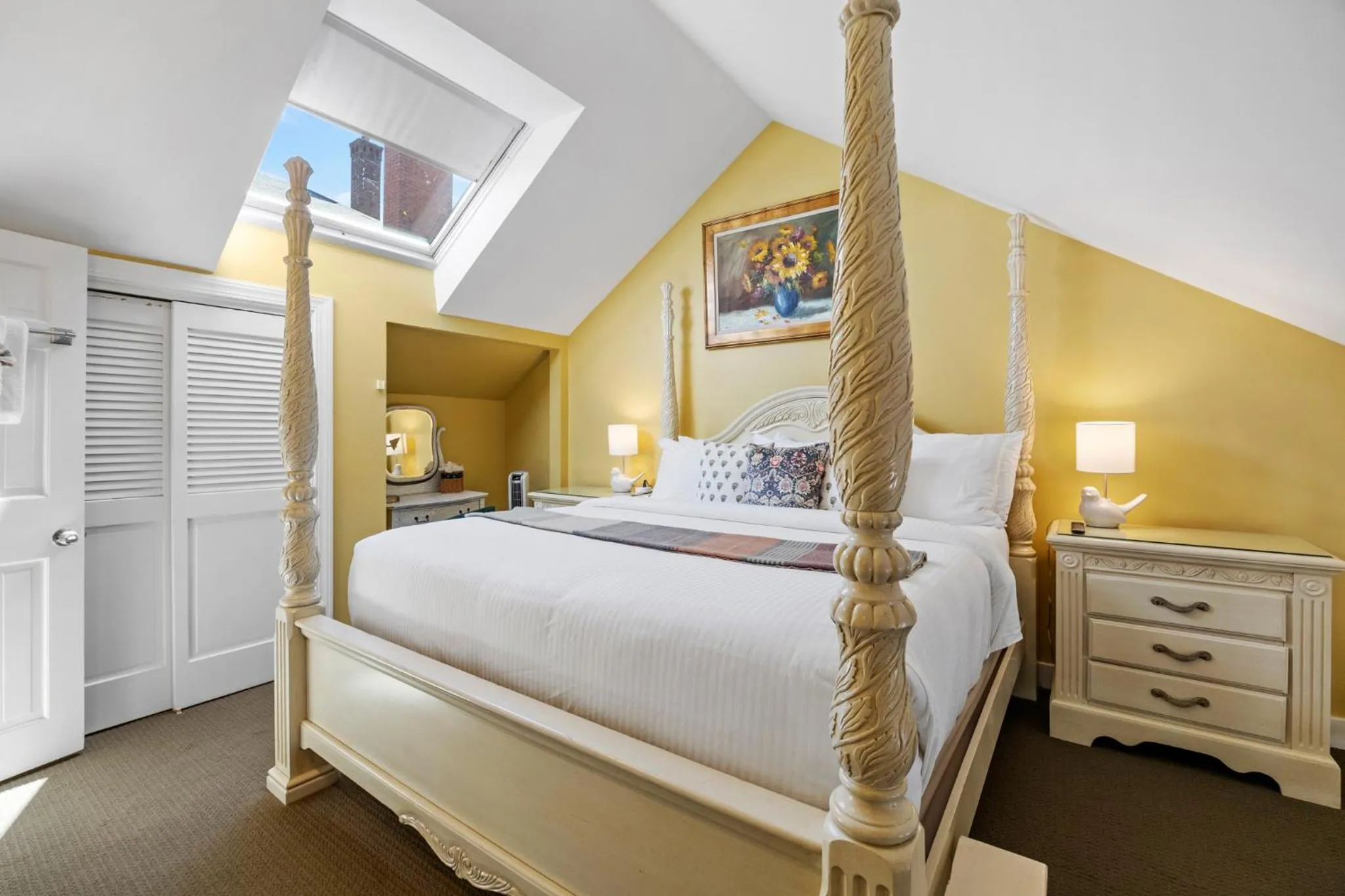 Bed in Hartstone Inn