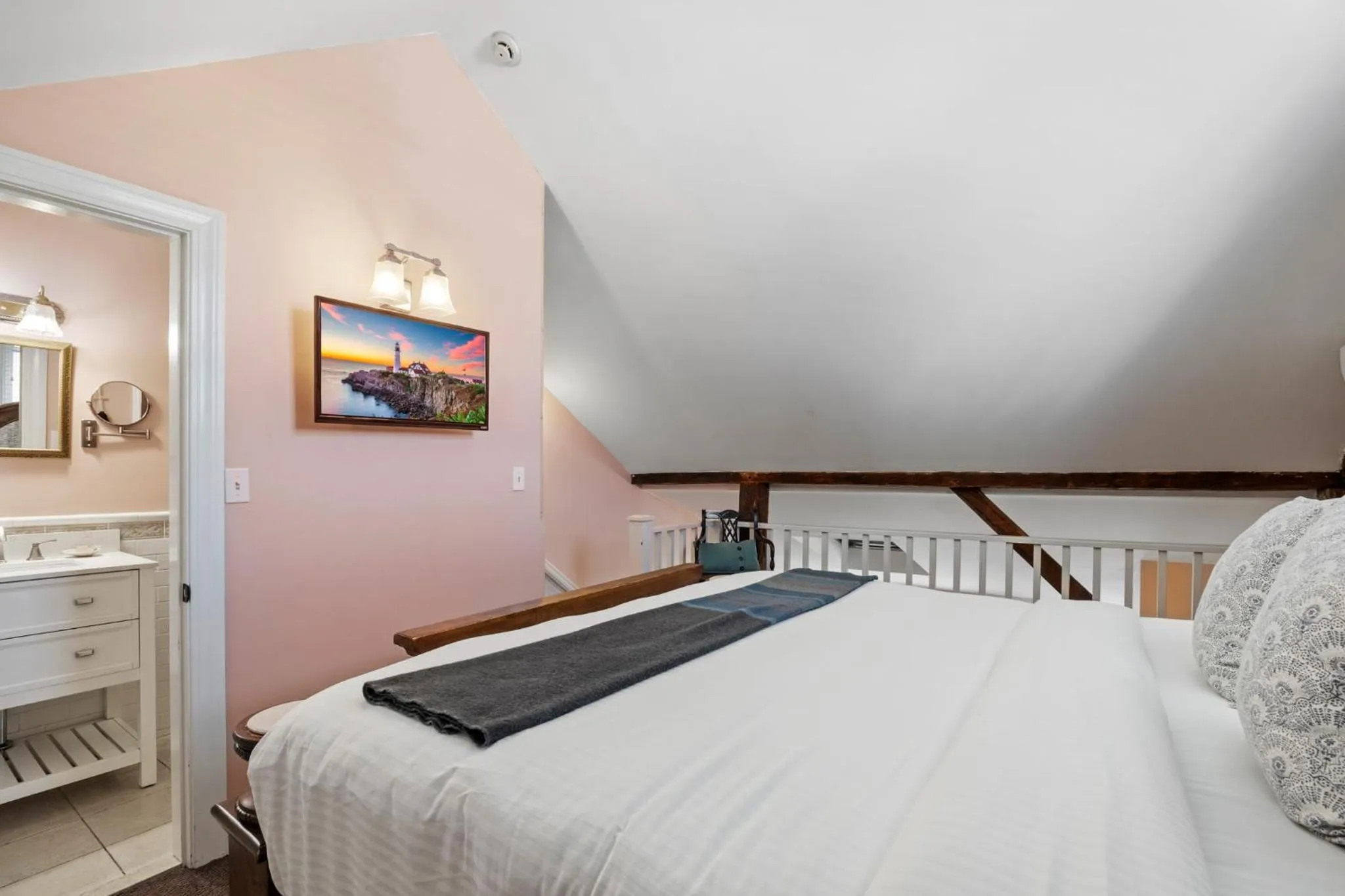 Bed in Hartstone Inn