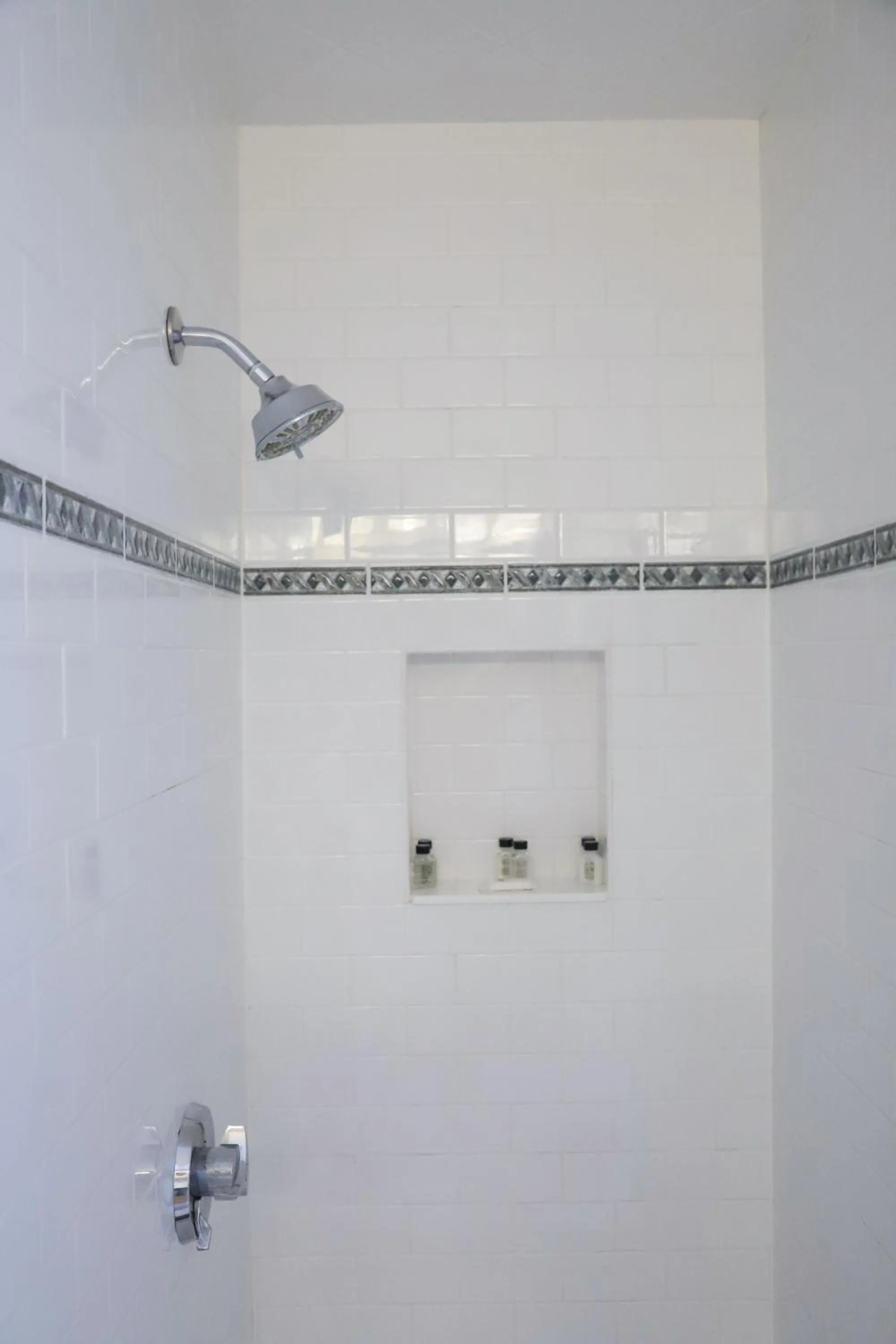 Shower in Hartstone Inn