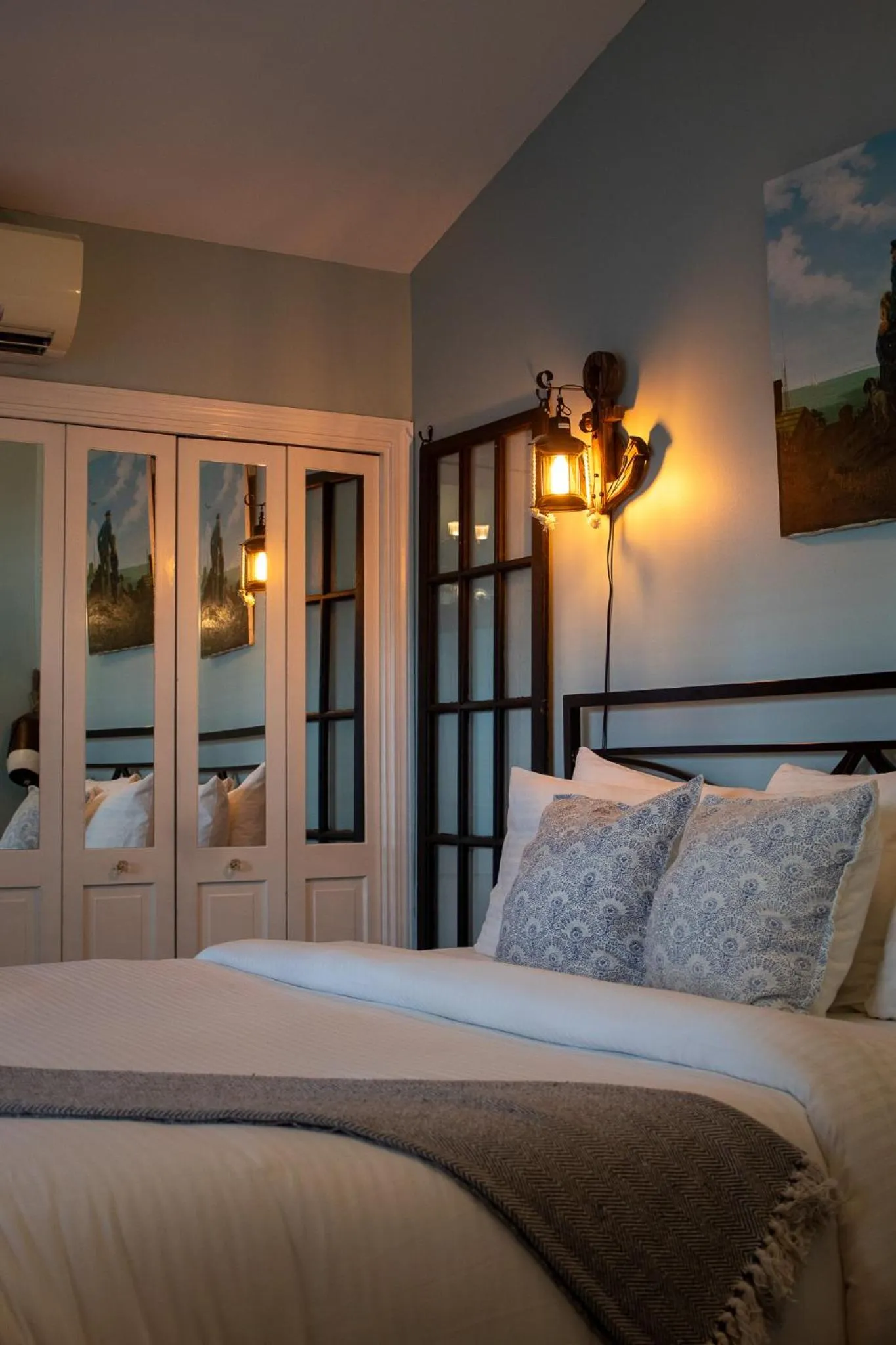 Bed in Hartstone Inn