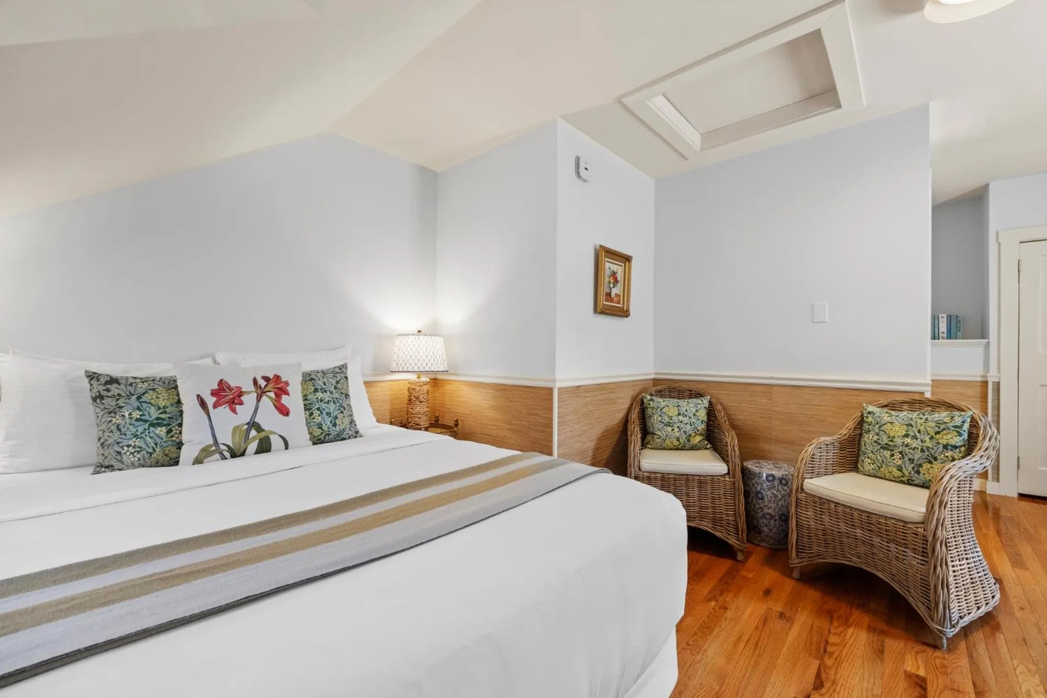 Bed in Hartstone Inn