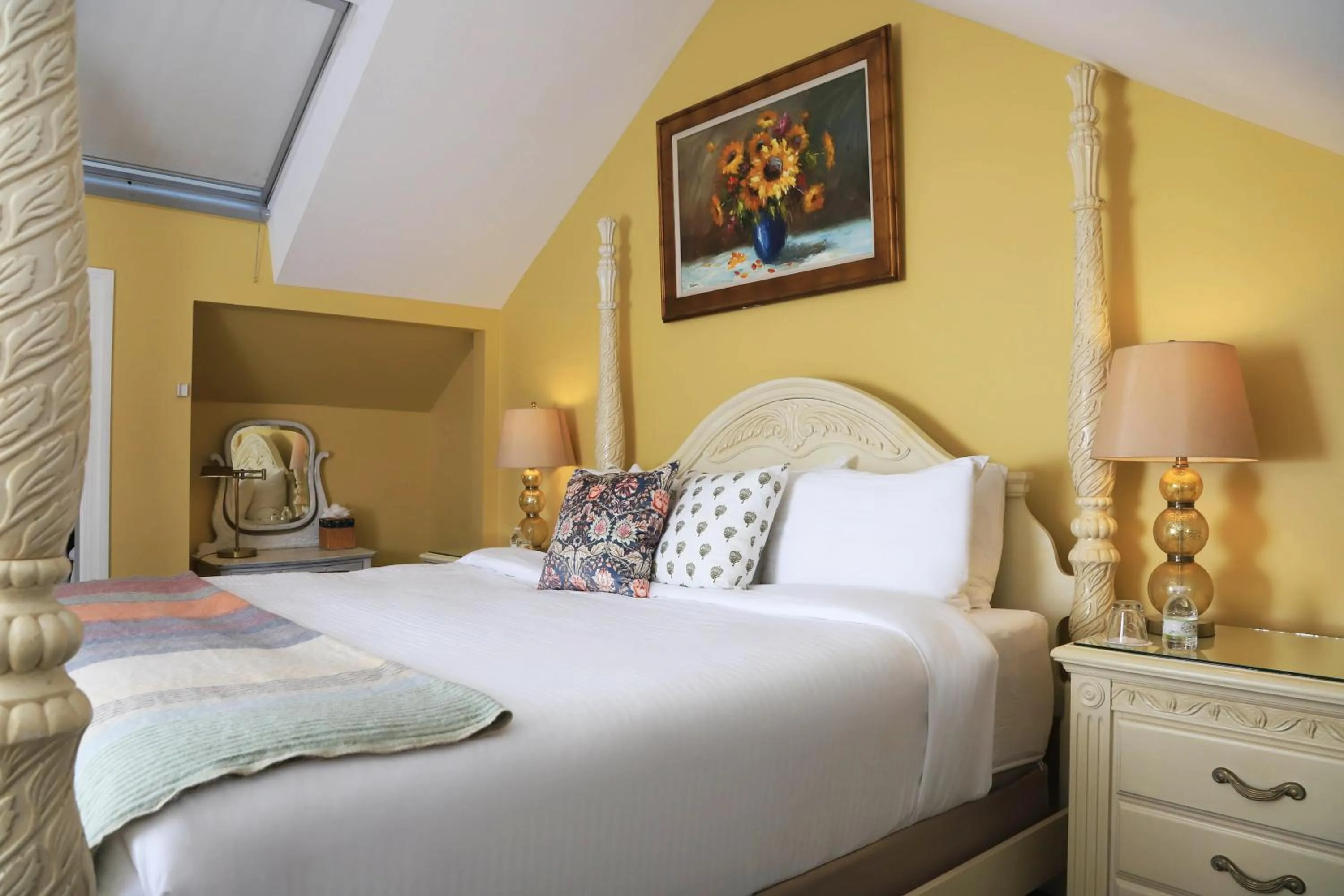 Bed in Hartstone Inn