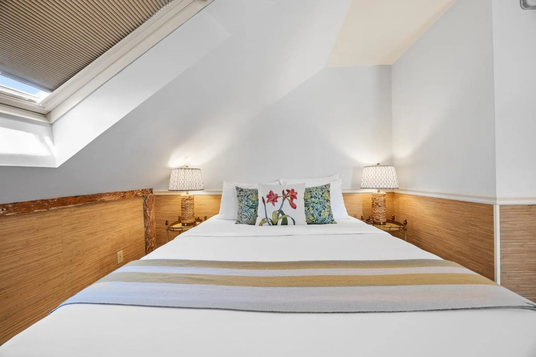 Bed in Hartstone Inn