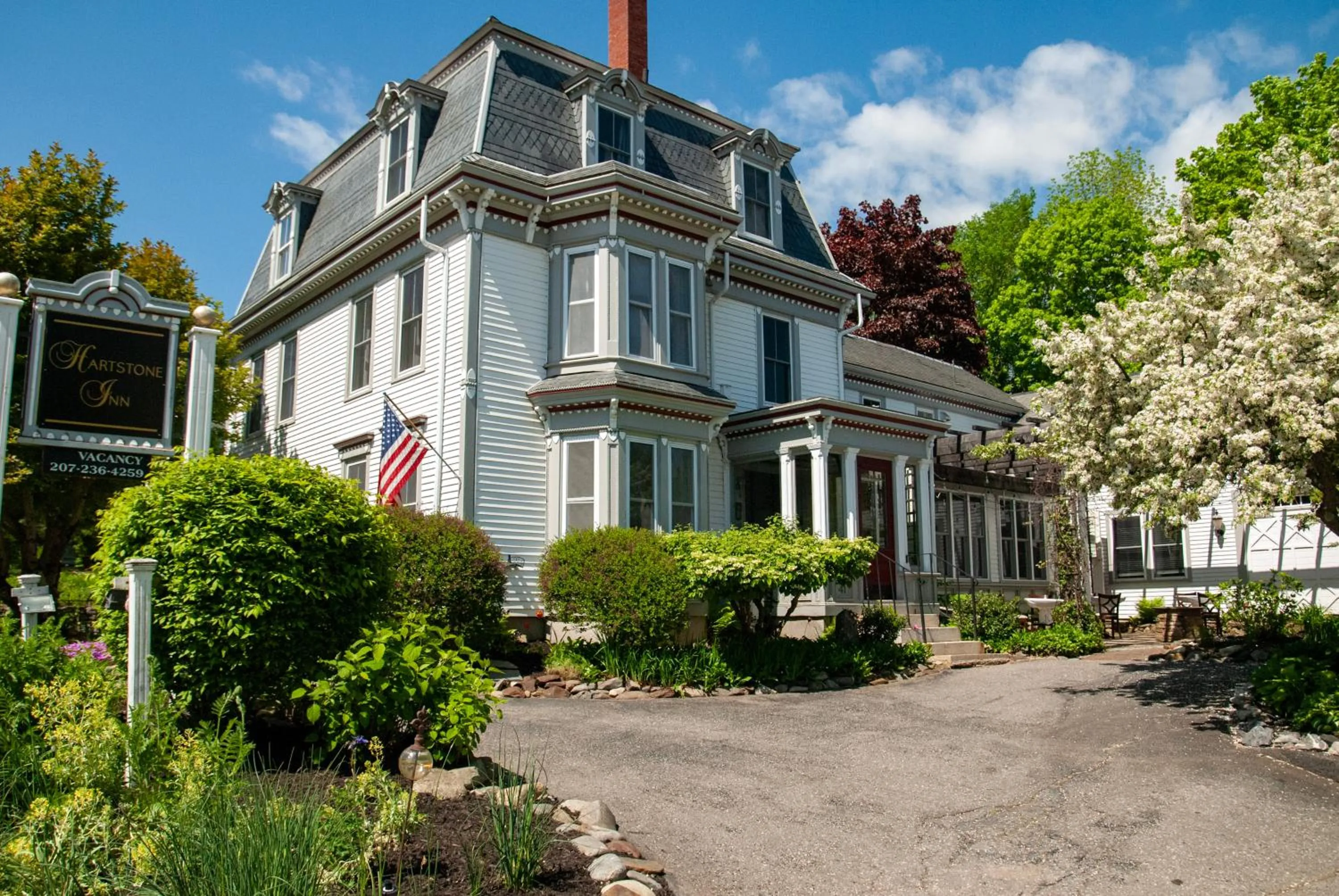 Property building in Hartstone Inn