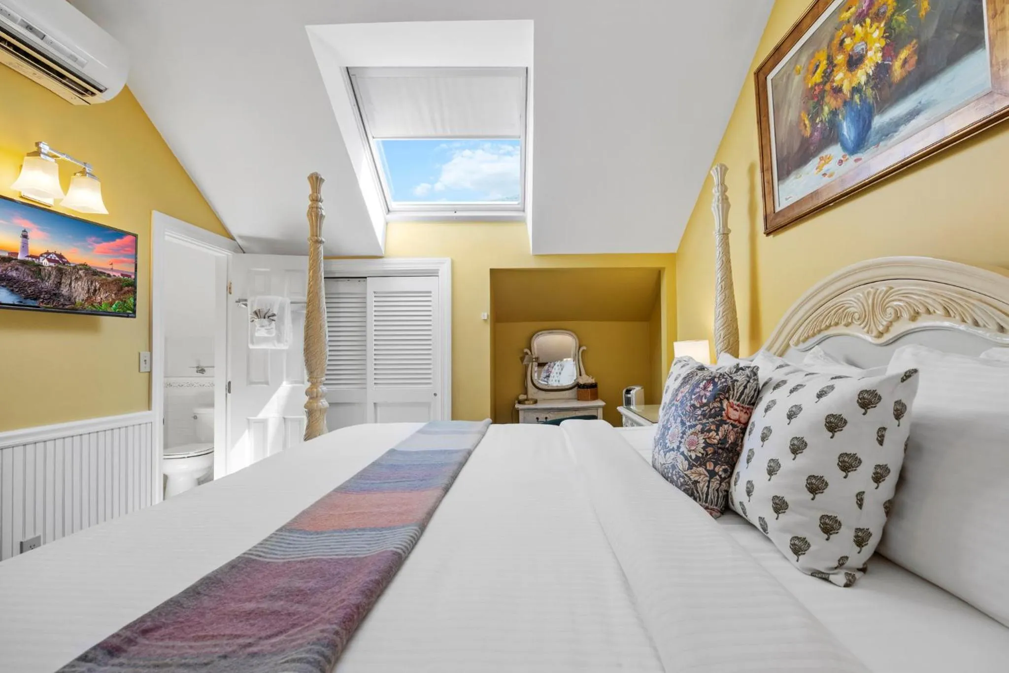 Bed in Hartstone Inn