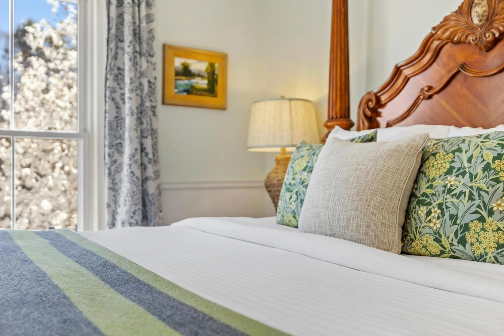 Bed in Hartstone Inn