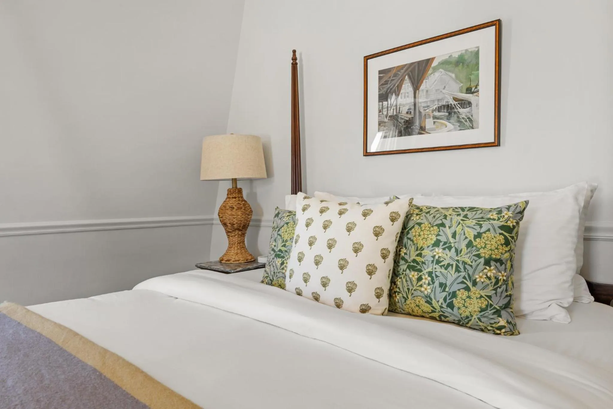 Bed in Hartstone Inn