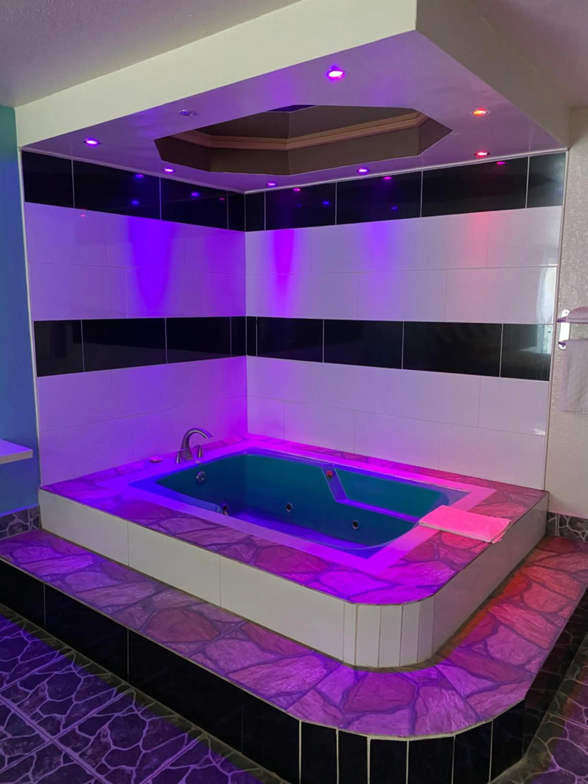 Hot Tub in Dream Inn