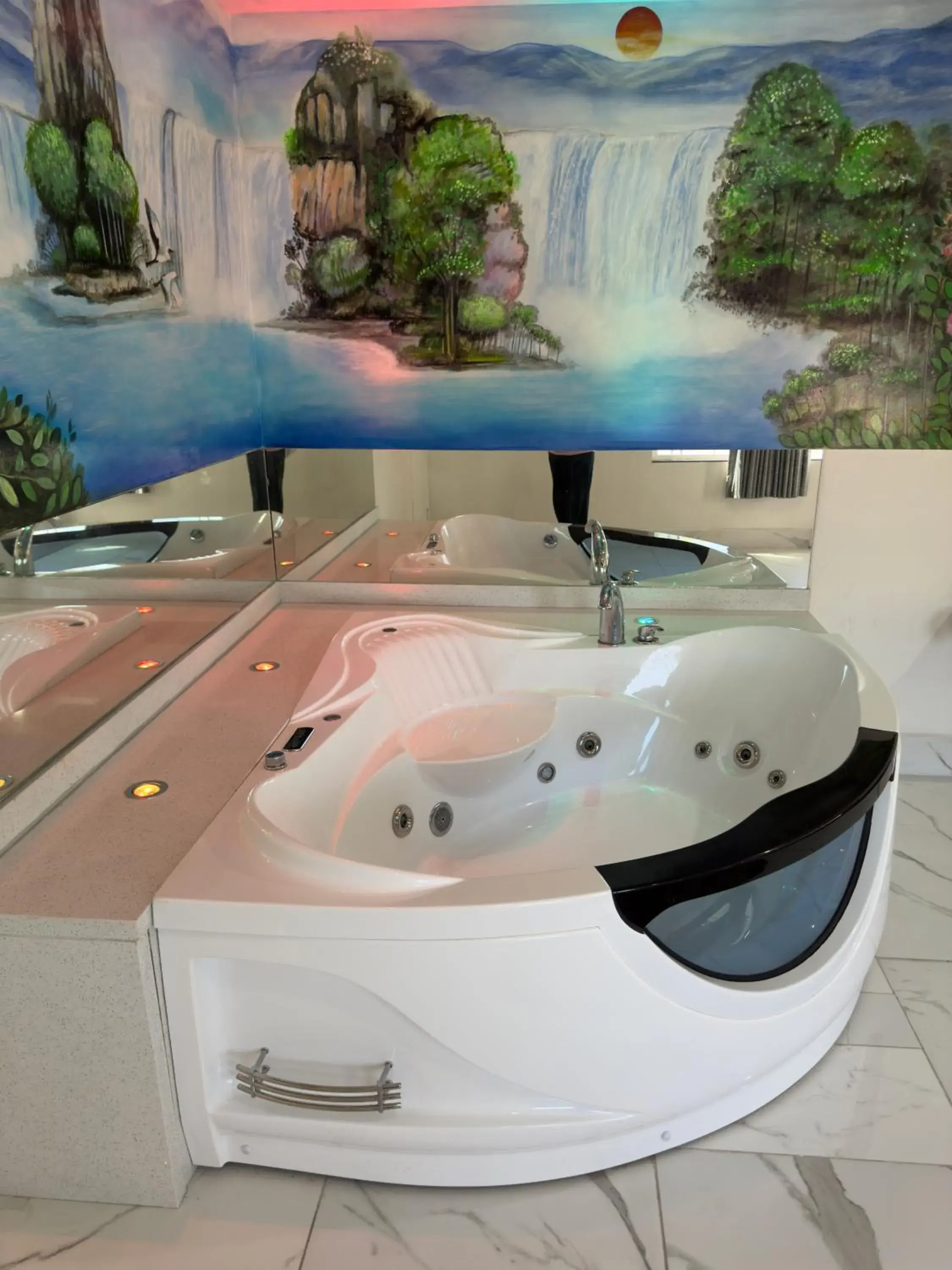 King Suite with Spa Bath - Non-Smoking in Dream Inn King Suite with Spa Bath - Non-Smoking in Dream Inn