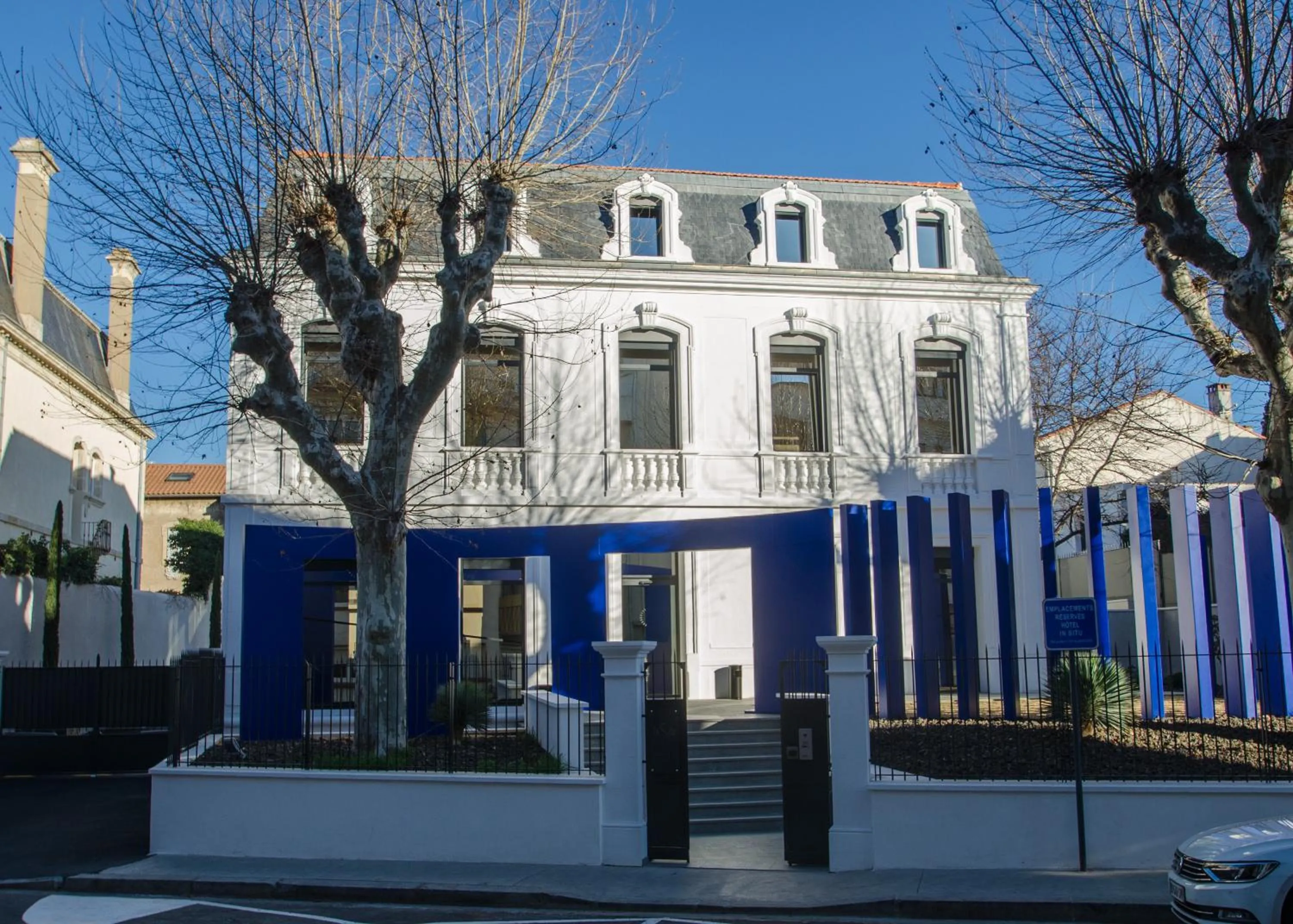 Property building in Hôtel In Situ