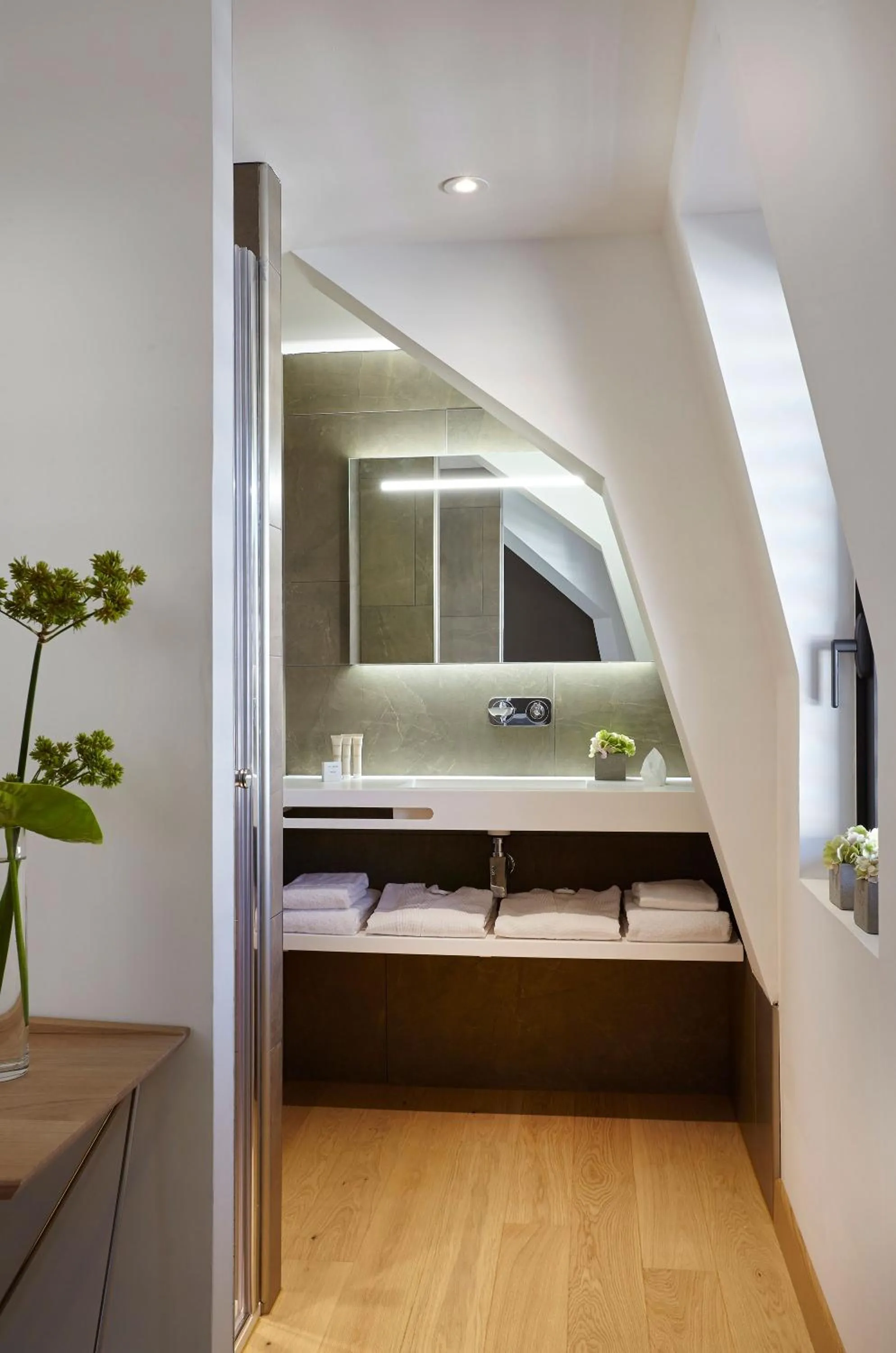 Bathroom, Bed in Hôtel In Situ