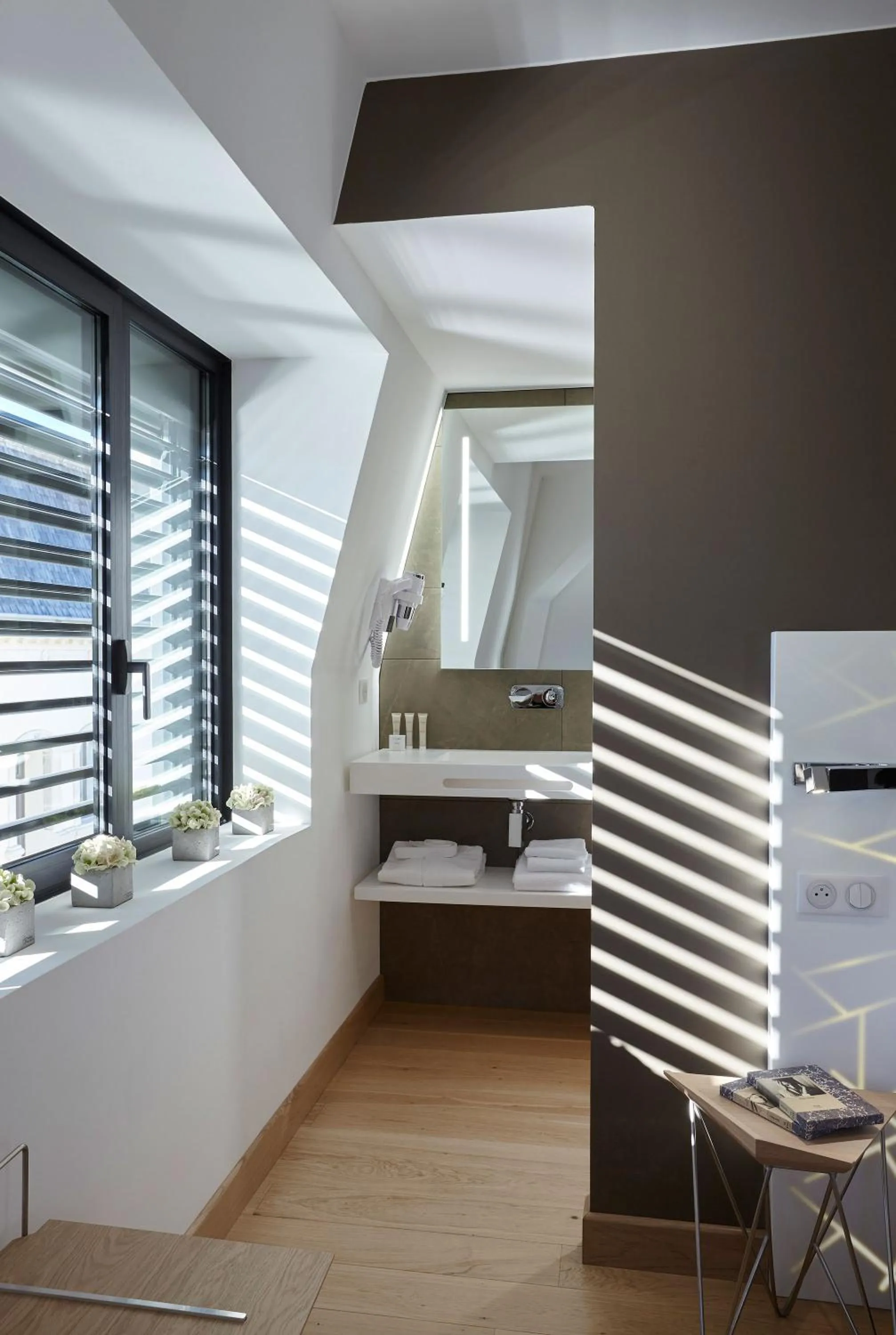 Bathroom, Bed in Hôtel In Situ