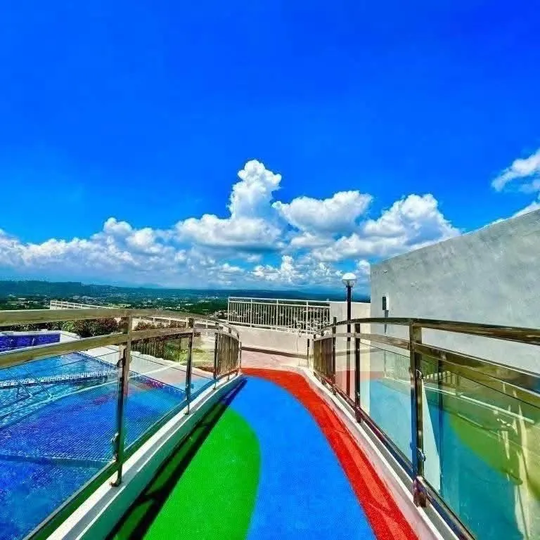Bachelor's Pad across Ateneo Uni with free fast wifi Netflix ready TV