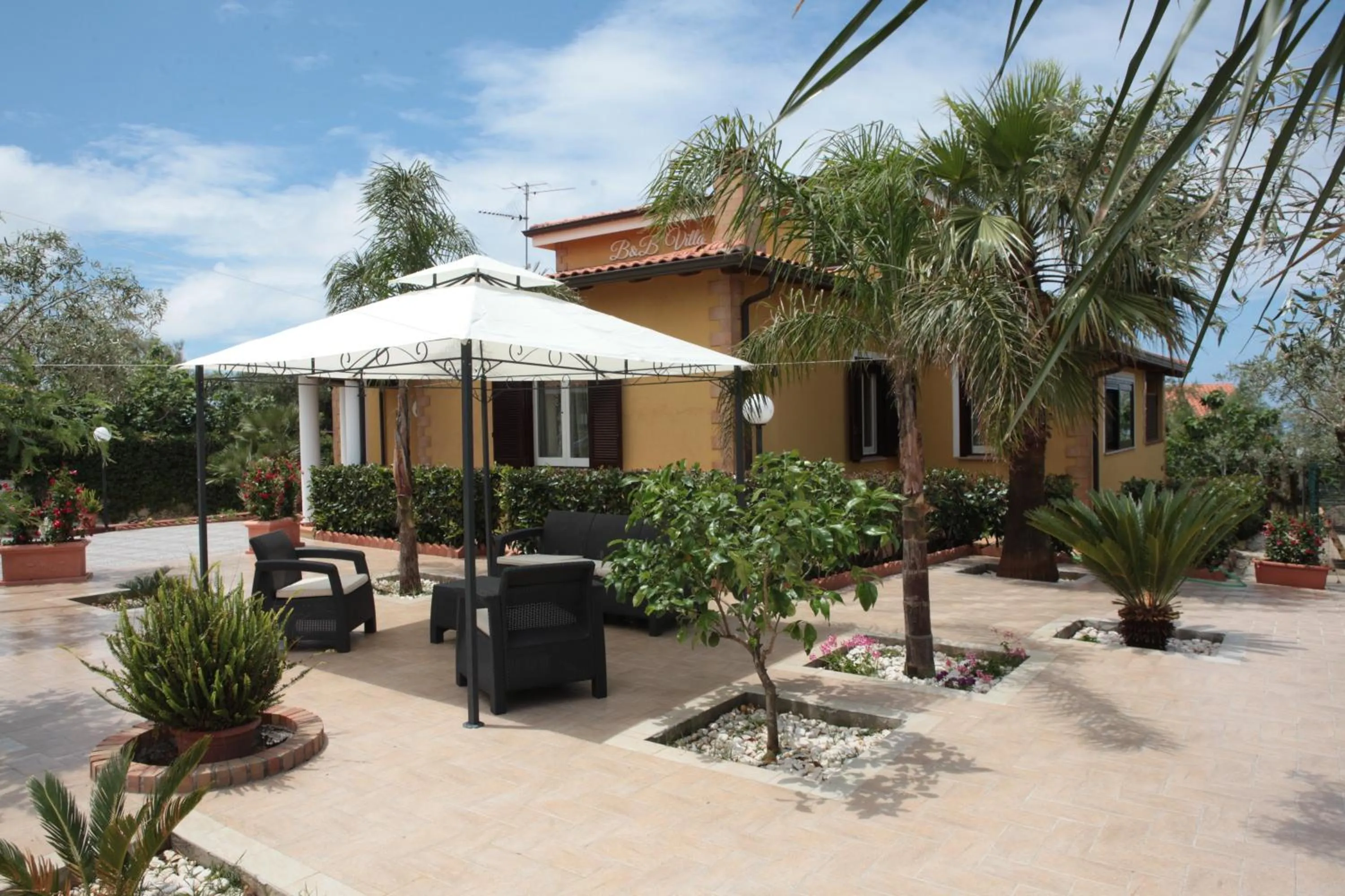 Facade/entrance in B&B Villa Isa