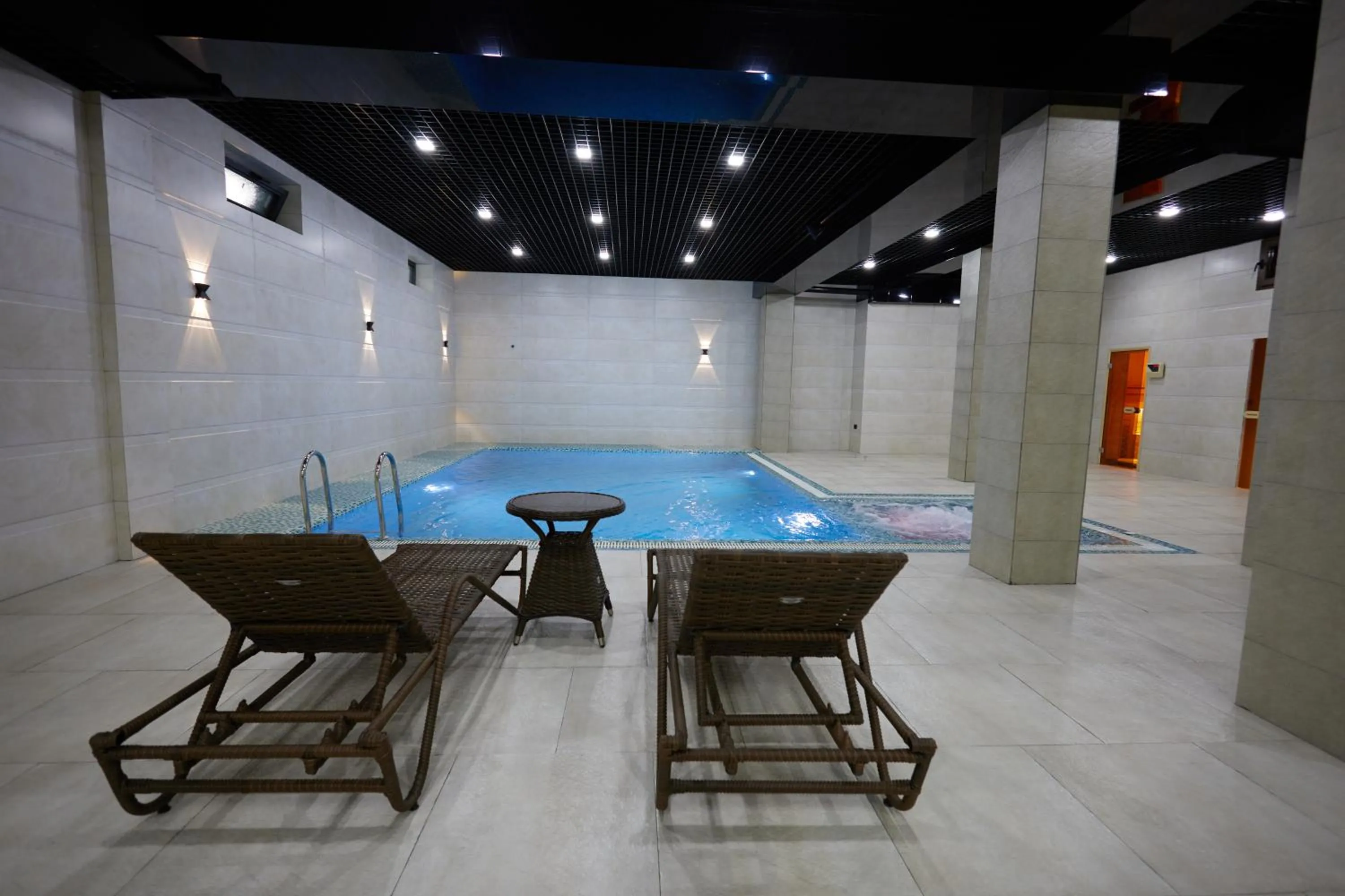 Swimming pool in Noble Samarkand