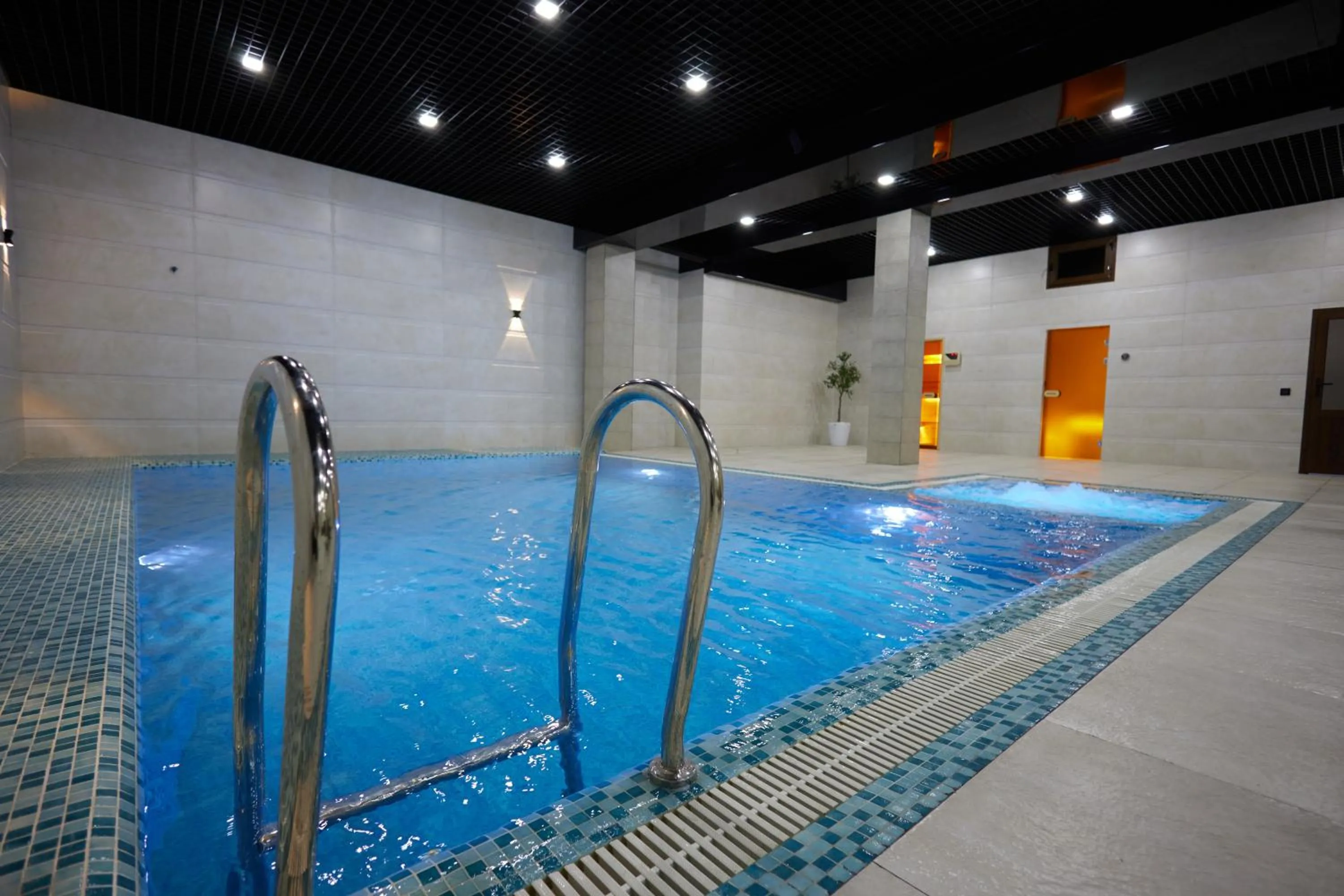 Swimming pool in Noble Samarkand