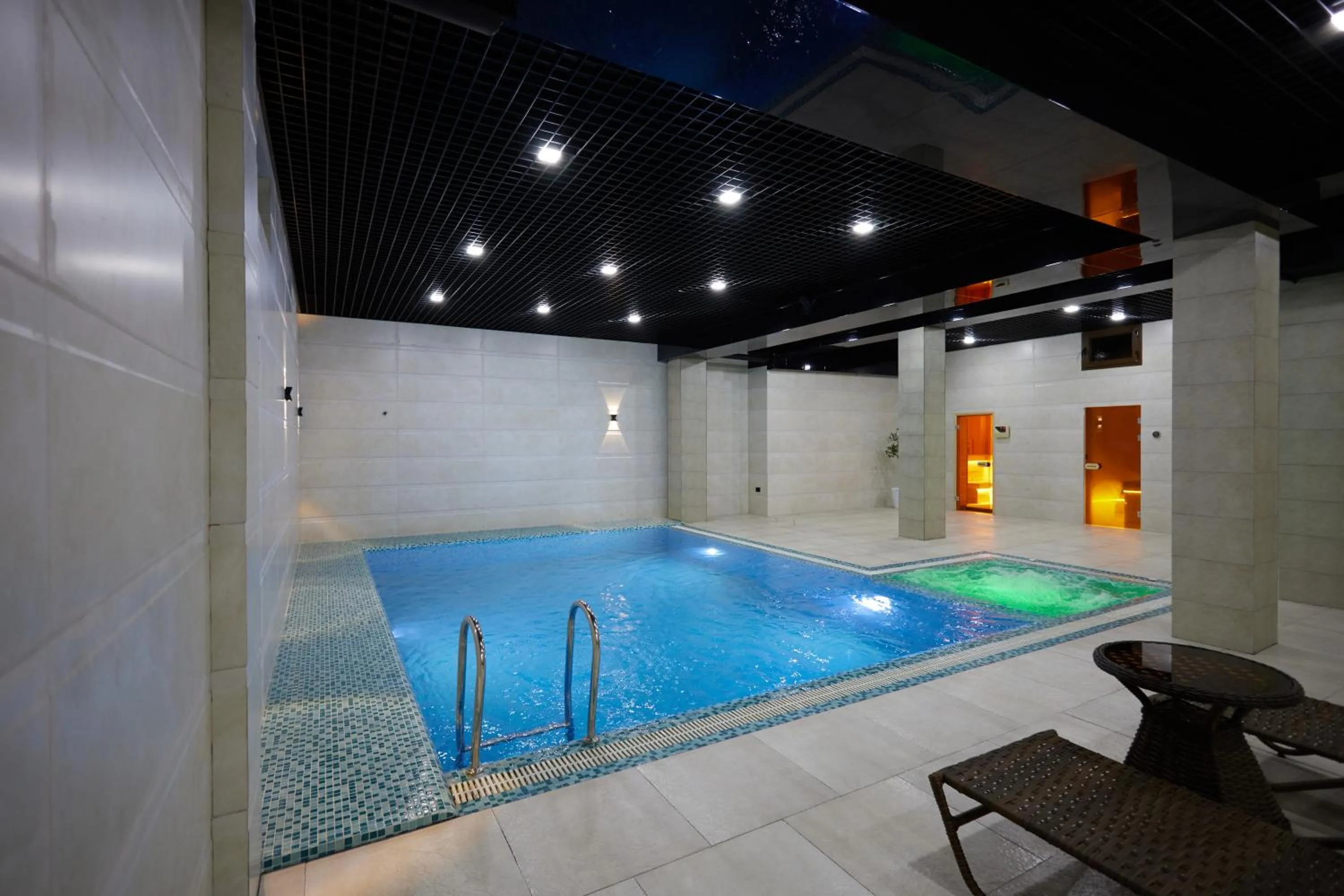 Swimming pool in Noble Samarkand