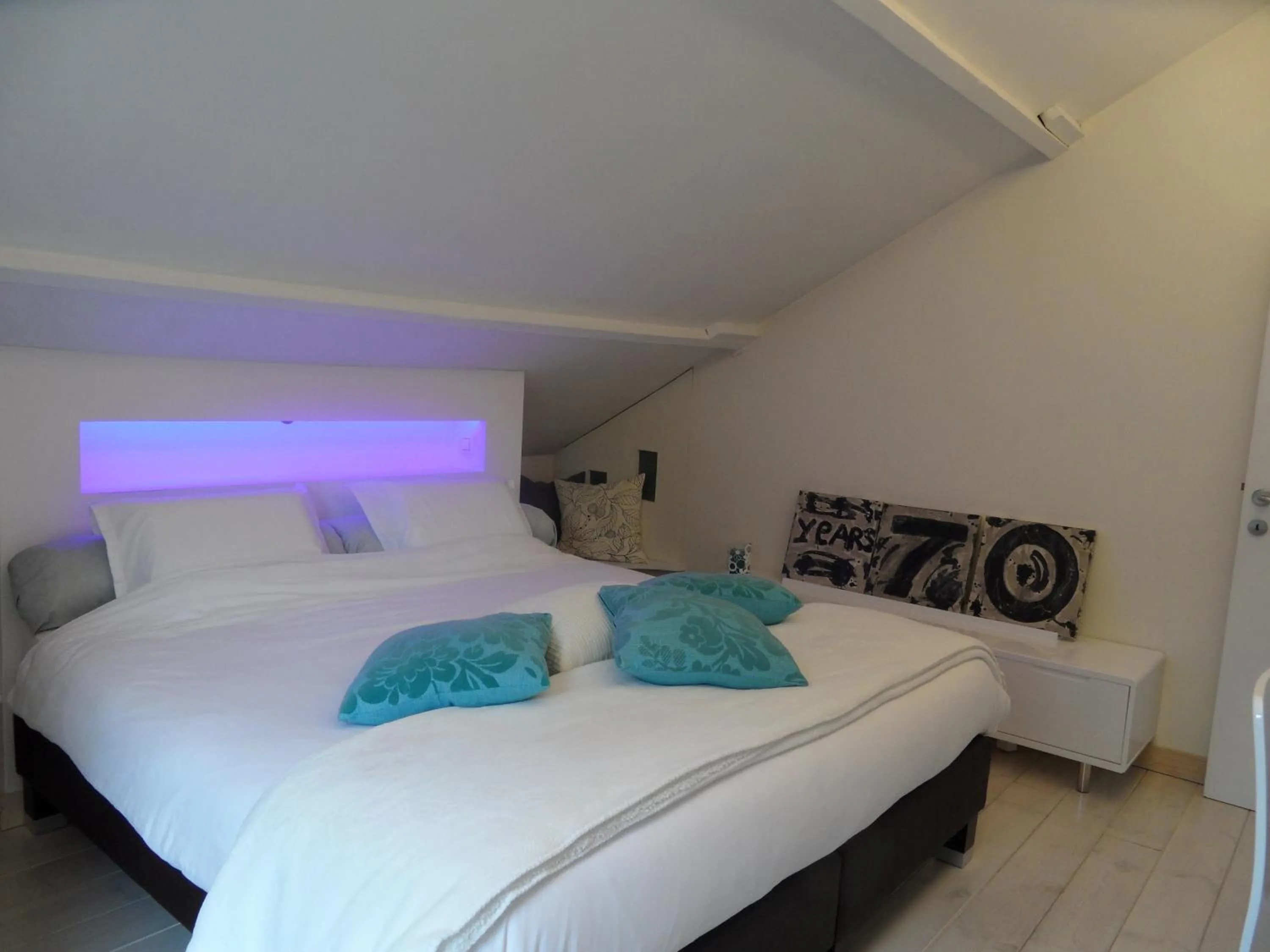 Bed in A L'inattendue