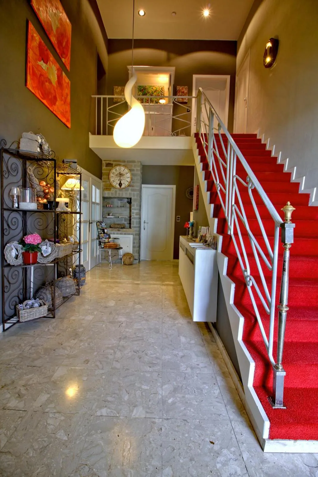 Lobby or reception in A L'inattendue