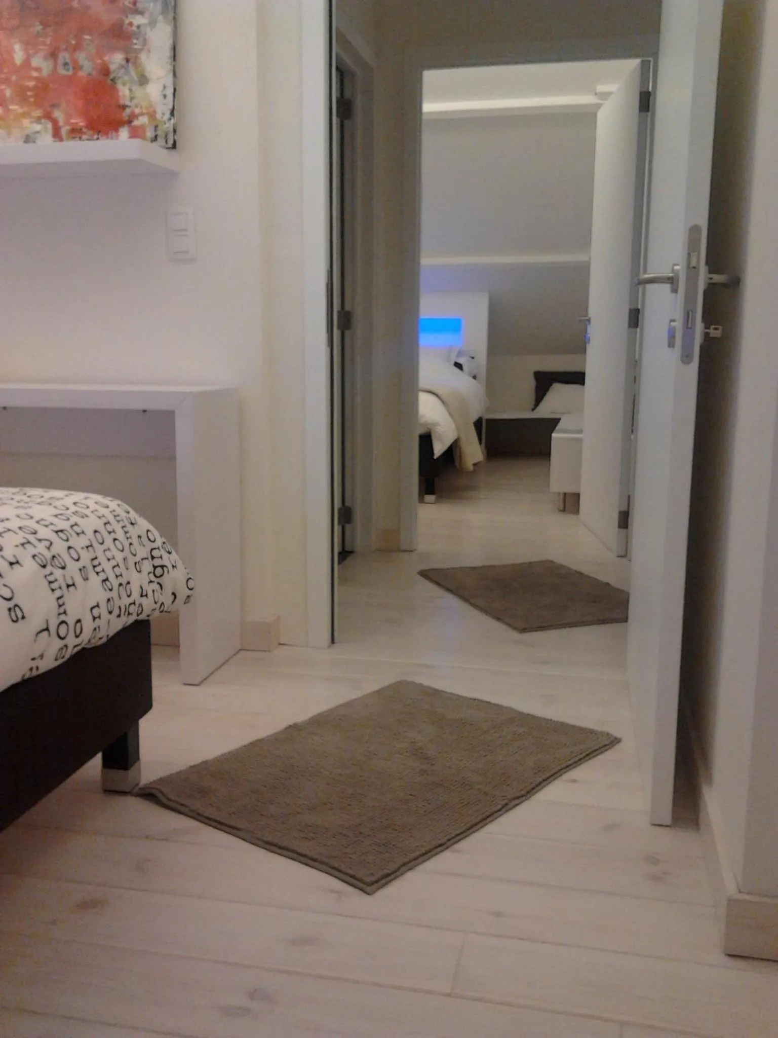 Photo of the whole room, Bed in A L'inattendue