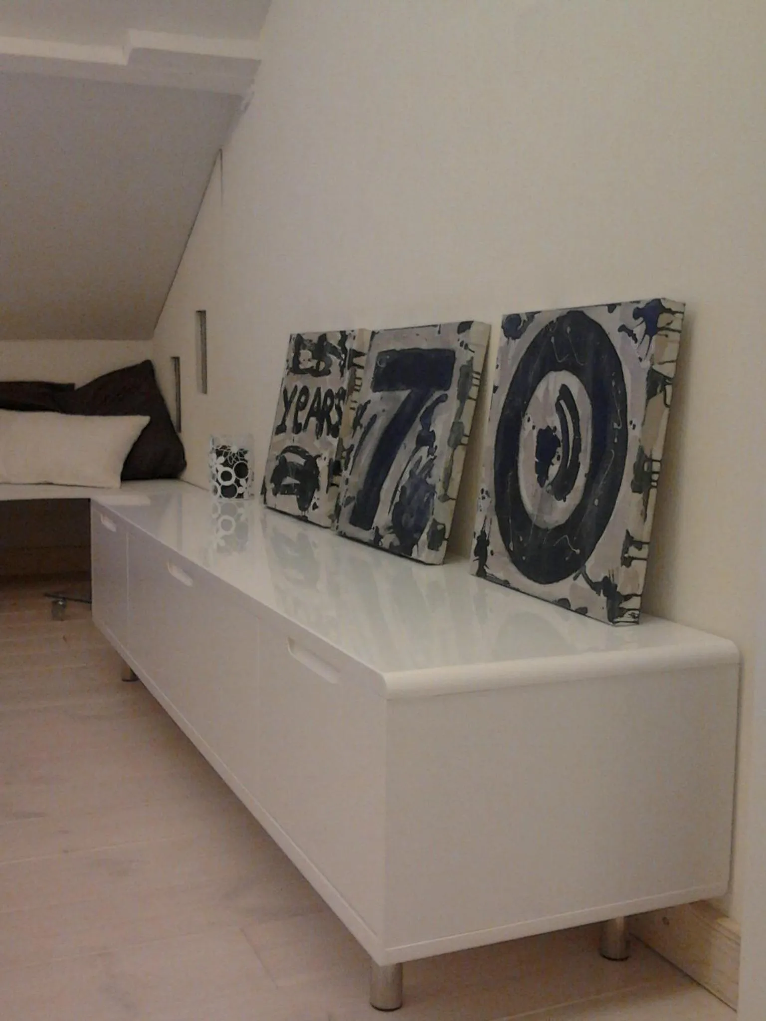 Decorative detail in A L'inattendue