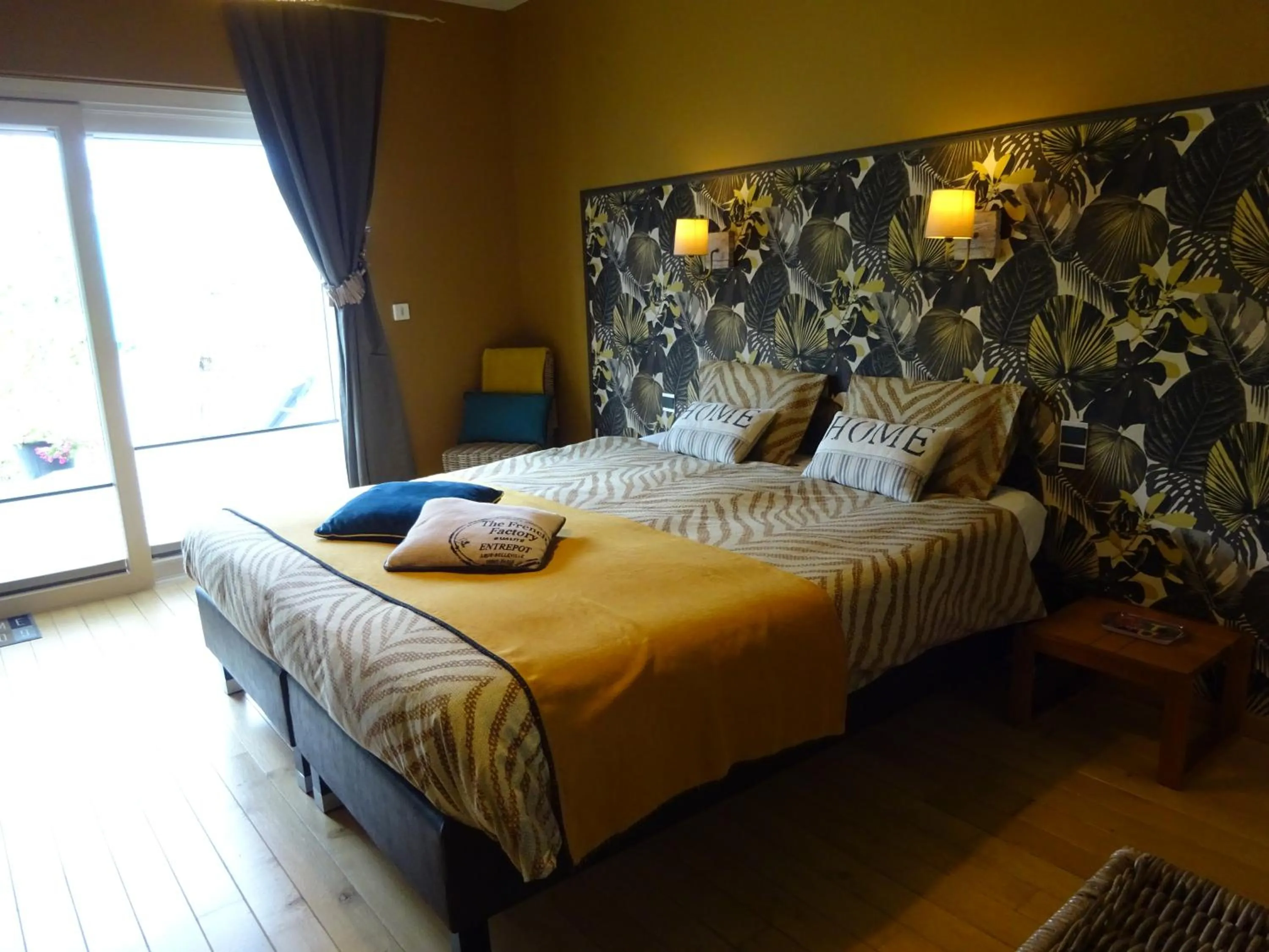 Patio, Bed in A L'inattendue